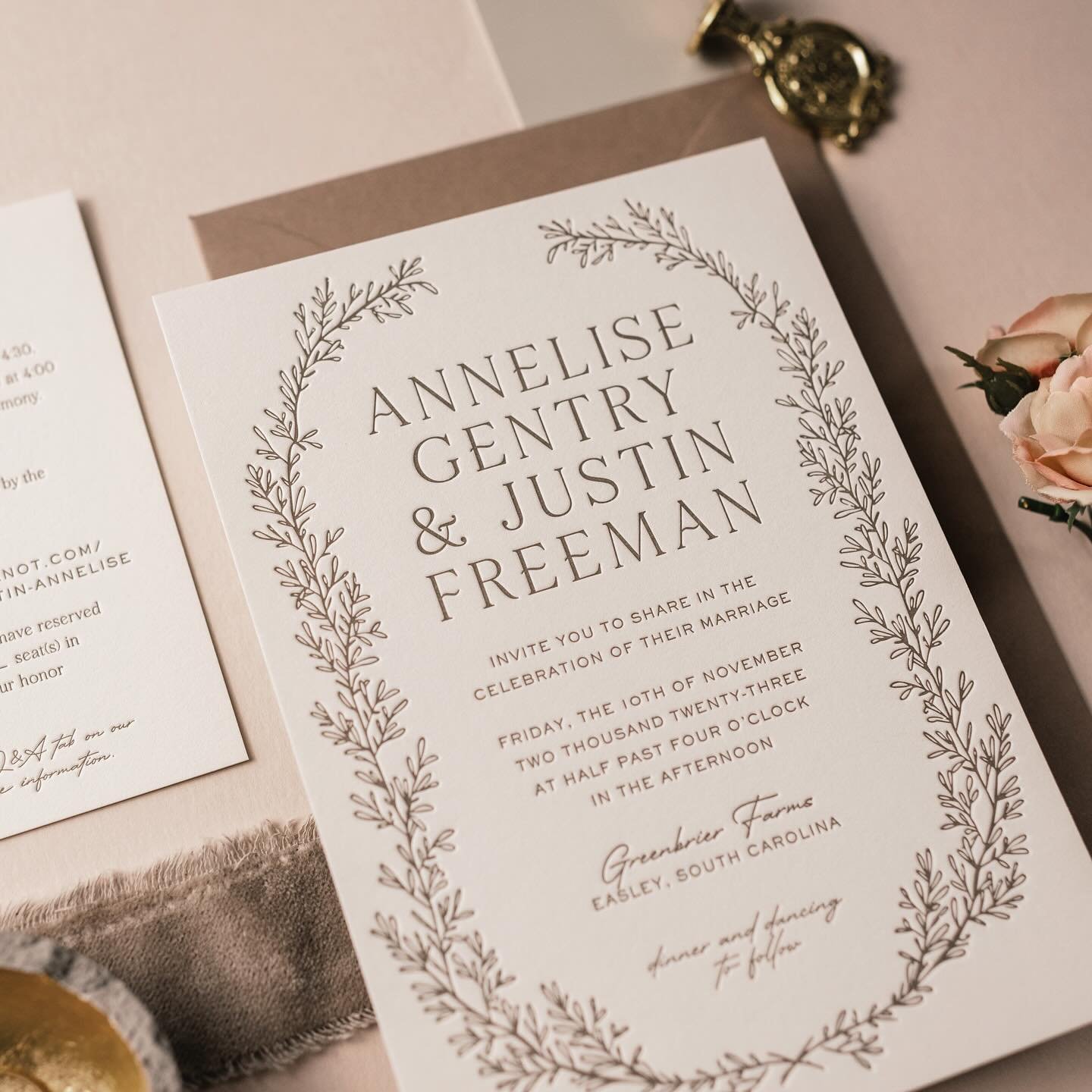 Perk of planes, trains, and jet lag: finally finding time too edit photos! For Annalise and Justin, we wanted the suite to feel woodsy and warm, to go with their rustic farm wedding.

#letterpress #letterpressprinting #letterpresslove #letterpressinv