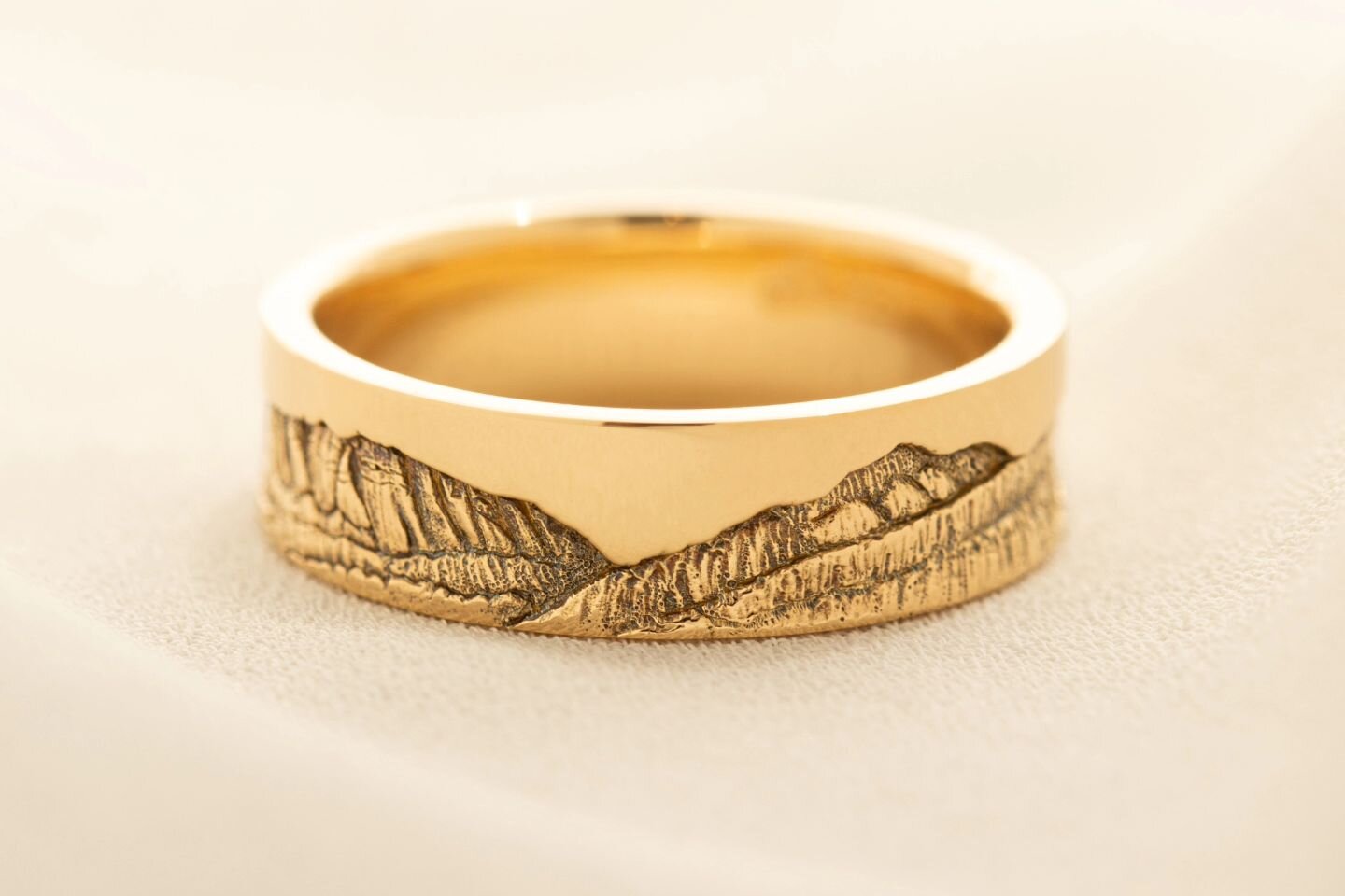 Showcasing a very special set of carved mountain ranges that hold great significance for our wonderful customer; Arthur's Seat in Edinburgh, Sal&egrave;ve near Lake Geneva and Somes/Matiu Island in the Wellington Harbour - making this a truly unique 