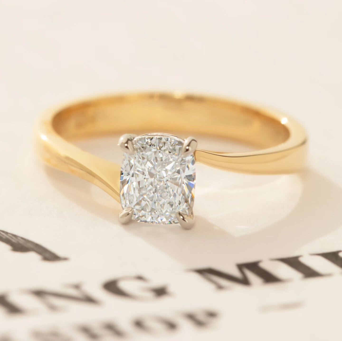 Flowing gold leads up to a magnificent cushion-cut diamond, set in Platinum. This one is an absolute sparkler! Created for our fabulous customers Callum and Sophie who have recently featured in @nzbrideandgroom ✨️