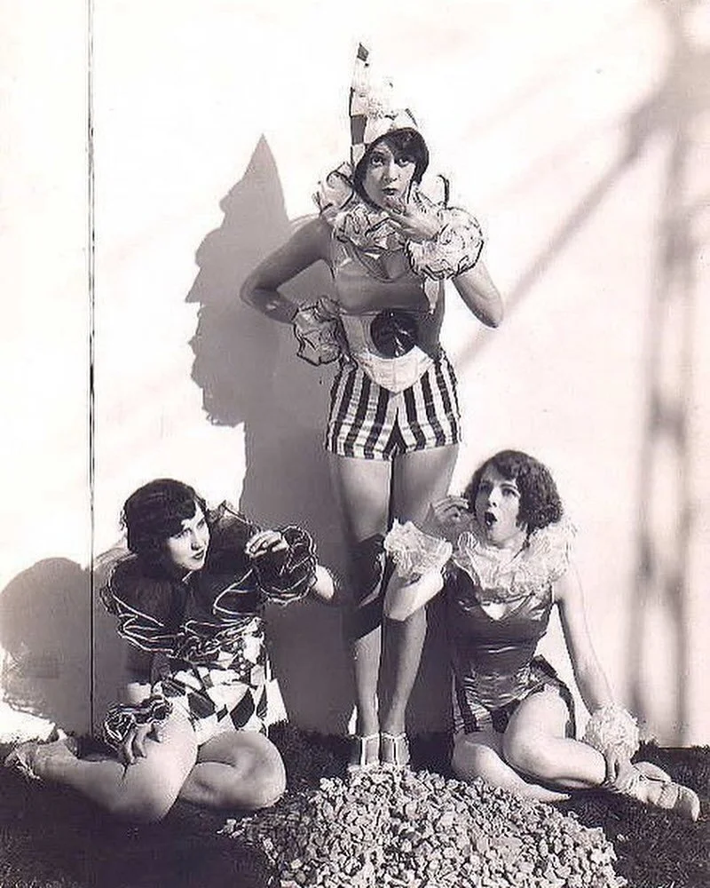 &ldquo;So what do you do for work?&rdquo;
Me, for the better half of a decade: 🤡🎪🤹&zwj;♀️
🎈
🎭
💃🏻
payasa parable no. 1 available on the blog at the peak of the Wolf Moon (aka tomorrow @ noon)