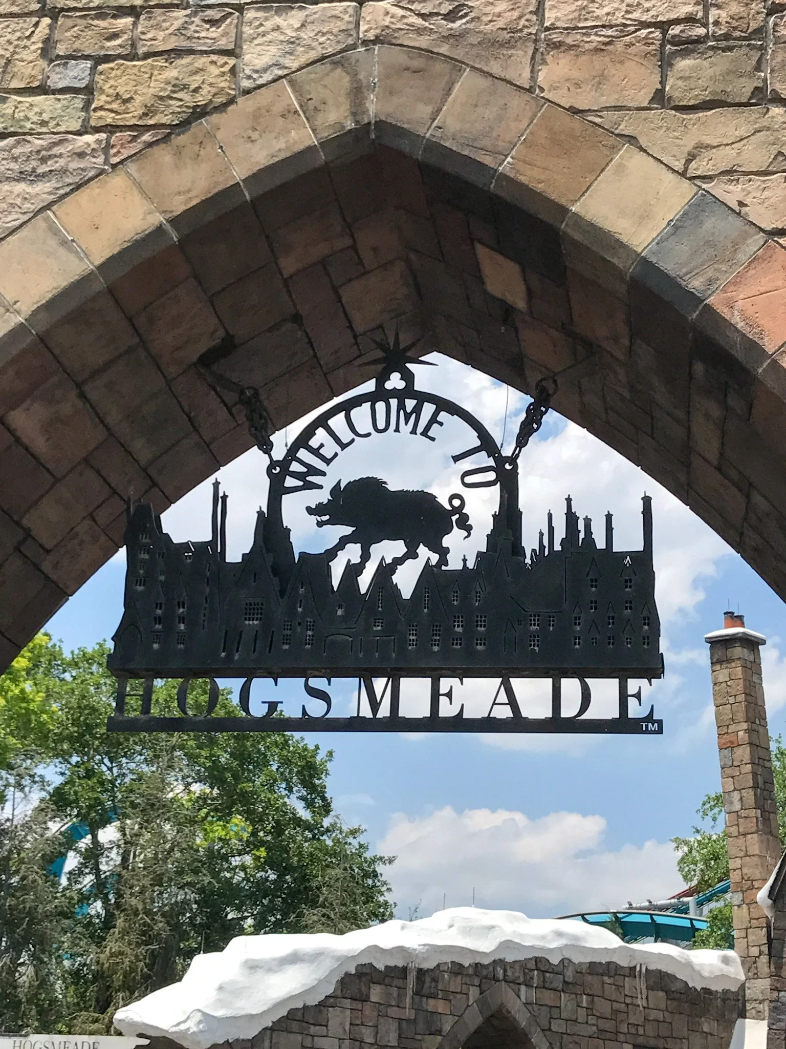 Hogsmead Sign.jpg