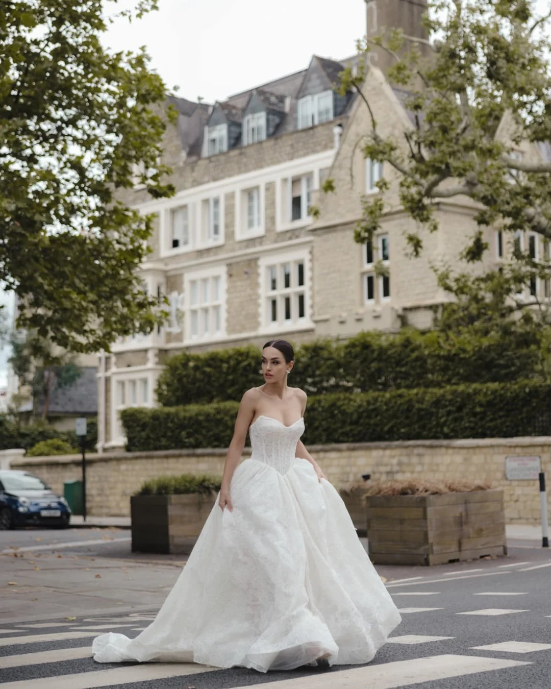 The Windsor Collection by @jessicacouture.akl came to life on the streets of London. 

Shooting this campaign internationally allowed us to lean into contrast: structured silhouettes against historic backdrops, refined details set within the rhythm o