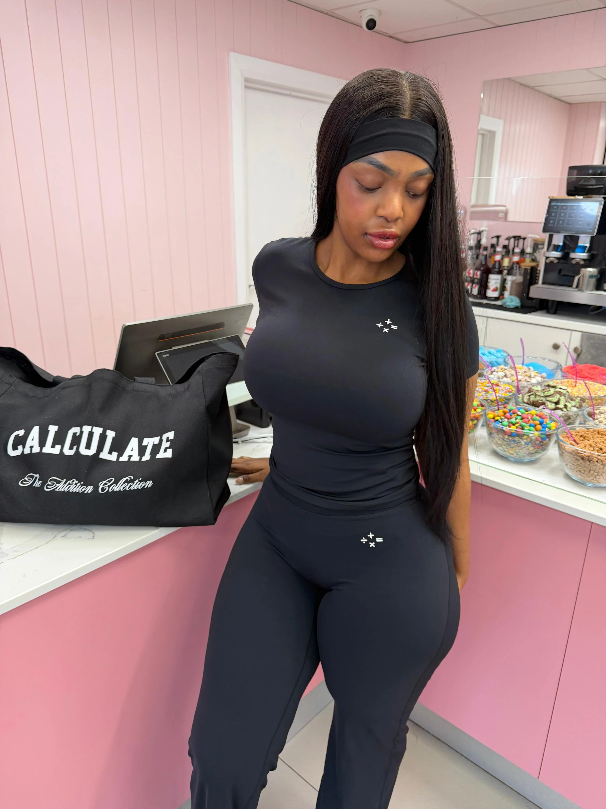High-performance Short sleeved compression top in Black