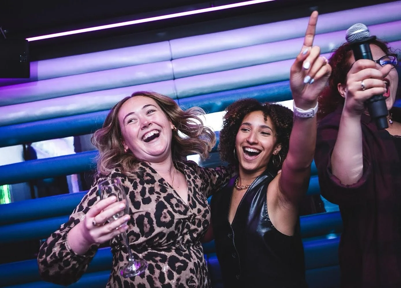 Want your guests having this much fun?😂
There’s a simple solution: add karaoke🎶🎤
Click the link in our bio to book a FREE software demo!
#thankuslater #karaoke #laughter #hospitality #hospitalityindustry #entertainment #business #karaokef