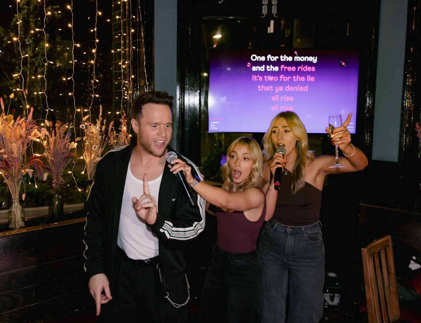We had the pleasure of hosting the karaoke at @ollymurs launch party for his new album &lsquo;Knees Up&rsquo; last month 🎶

An incredible atmosphere and some serious hidden talent in the room 👀 🎤 

#ollymurs #karaoke #albumlaunch #kneesup
