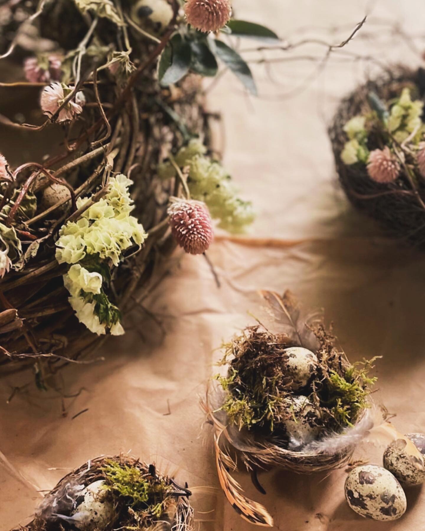We cannot believe Easter is just a few weeks away! Our Easter boxes are now ready to order to be sent to you OR you can collect from @sullingtonmanor on Thursday 28th March #sullingtonmanor #sullingtonmanorfarm #sussexflorist #sussexflowers #easterfl