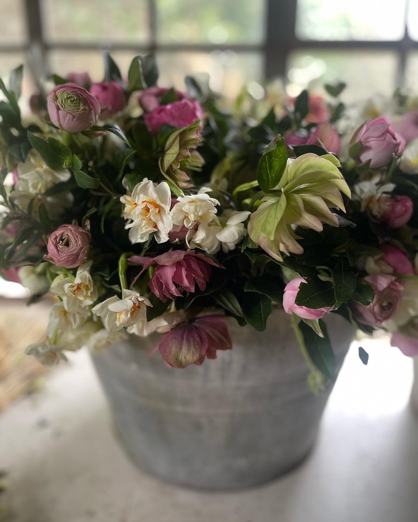 We were going to be filling the courtyard at Sullington Manor Barn with flowers, plants and our vintage garden finds BUT the weather is forecast to be awful! So we will still be there BUT with a selection of Easter flowers, Sweet Peas and Easter Wrea