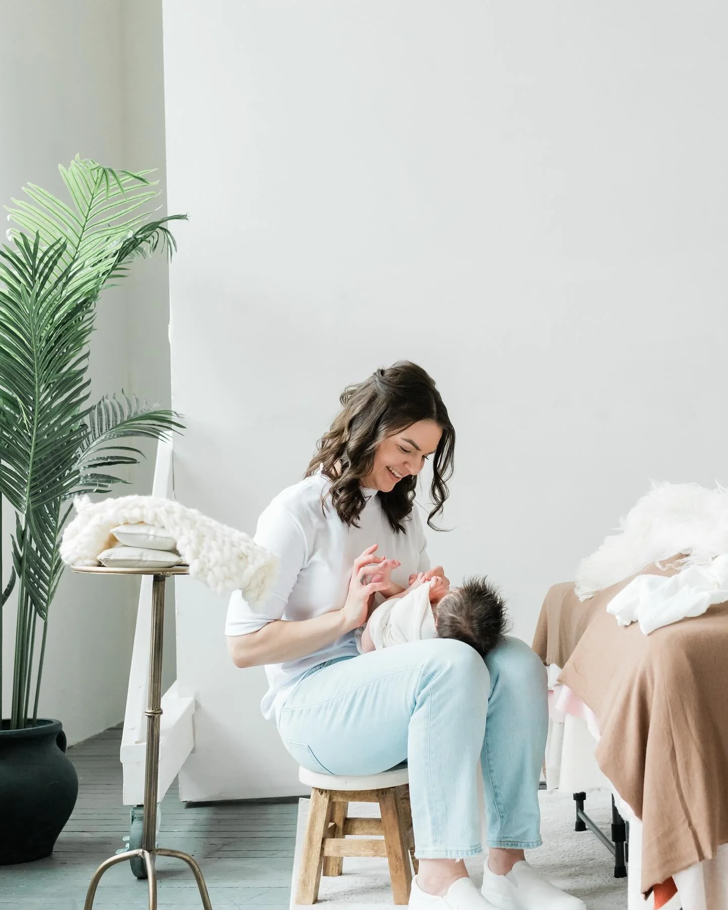 We got to capture the cutest behind the scenes of @livgphoto in action yesterday. Olivia is a wonderful newborn photographer, certified to not only capture adorable squishy photos of your babe, but to also keep them safe and comfortable in the proces