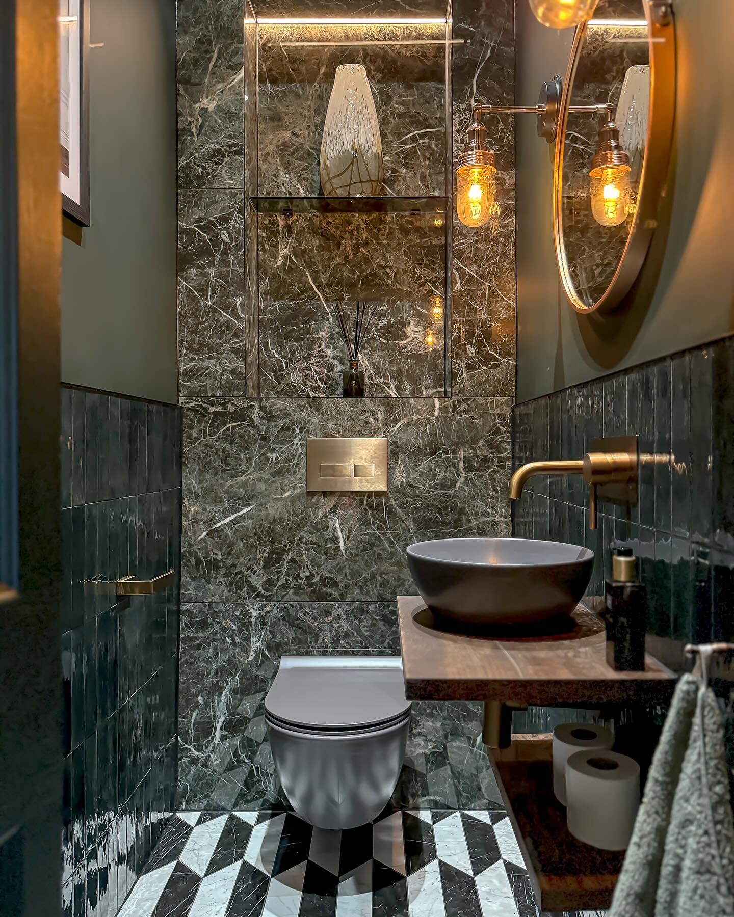 At North Arch Bathrooms, we take great pride in our design expertise. Whether it's crafting the charming and cozy or the luxurious and high-end spaces, our designers possess the skill and versatility to create for any style.

Design.
Supply.
Install.