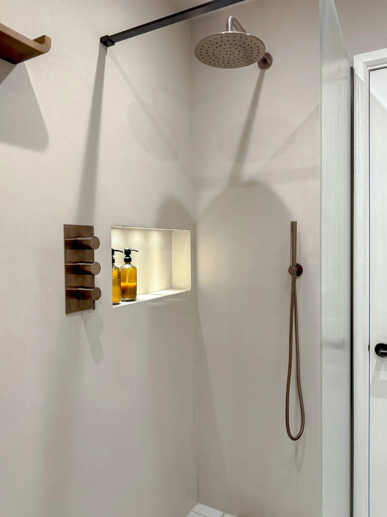 The Rise of Microcement Bathrooms: Why London Homeowners Love This Seamless Finish&nbsp;