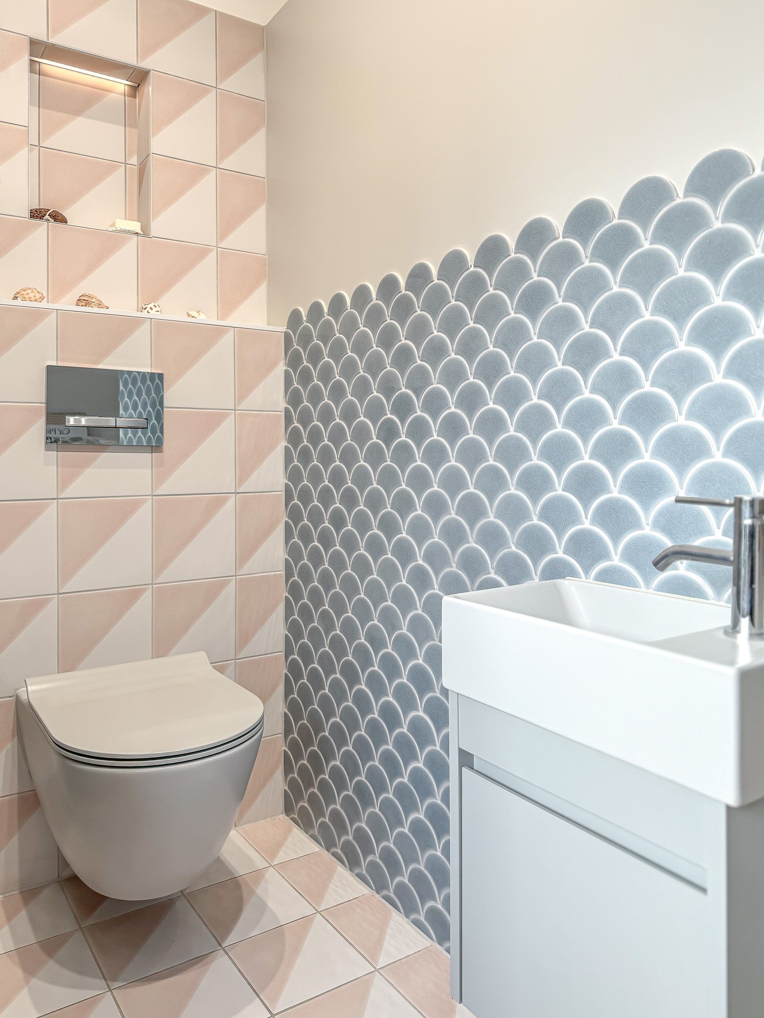 Bathroom with scallop tiles, wall-hung WC and compact vanity in North London