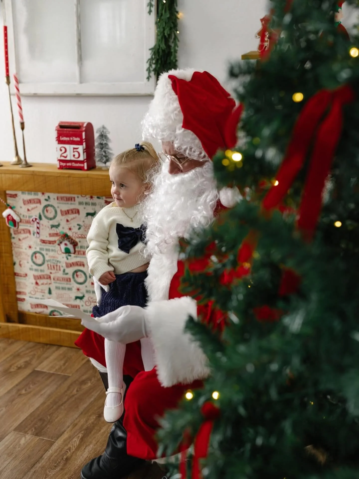 Santa minis are this Saturday December 6th from 10:30am-1:30pm at the studio💚❤️🎅🏼