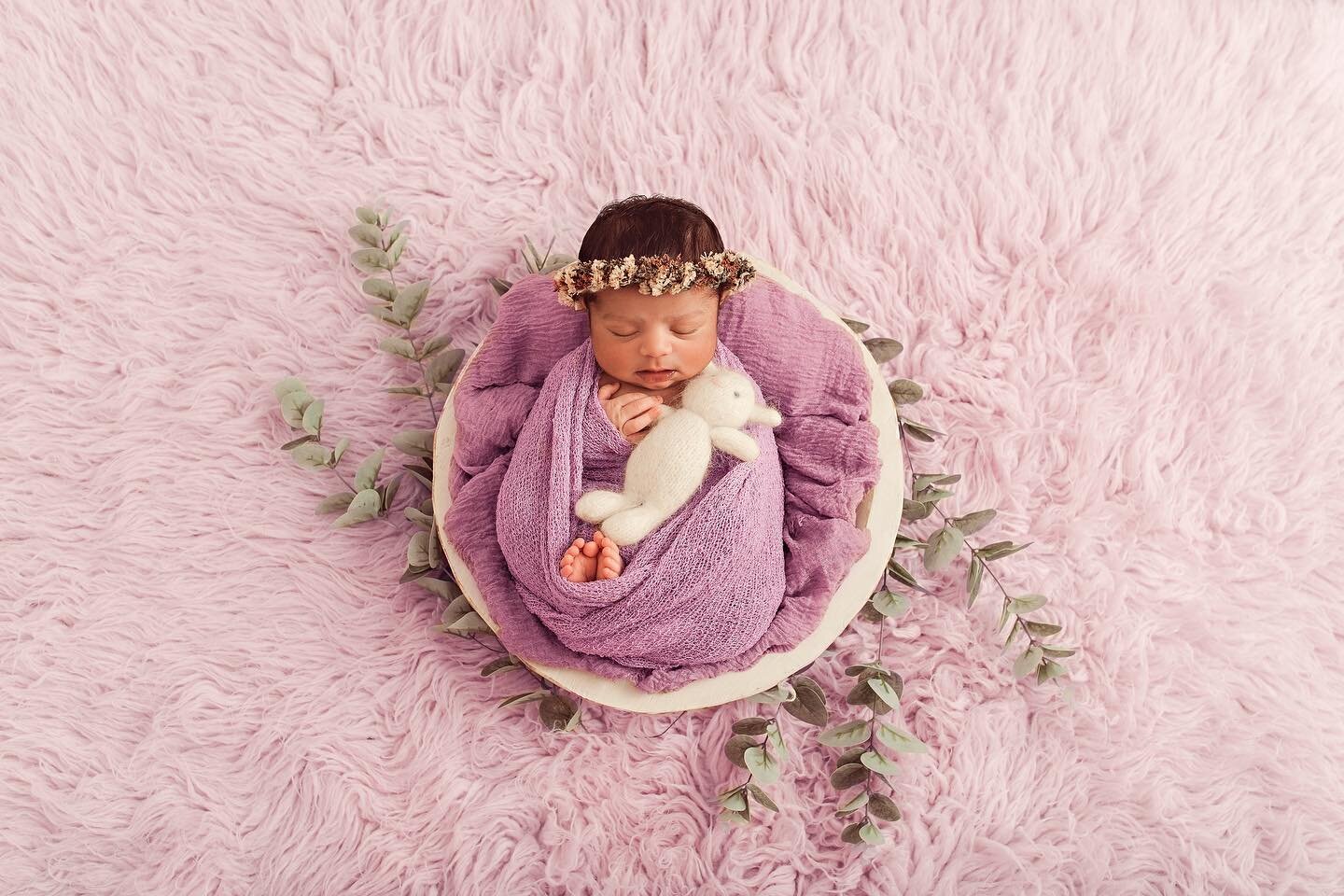When your baby is born I send out an email with details on how to prepare for your session. I also ask which colours, poses and props you would like me to focus on for your session. This beautiful little lady looked gorgeous in lilac 😍

What do you 