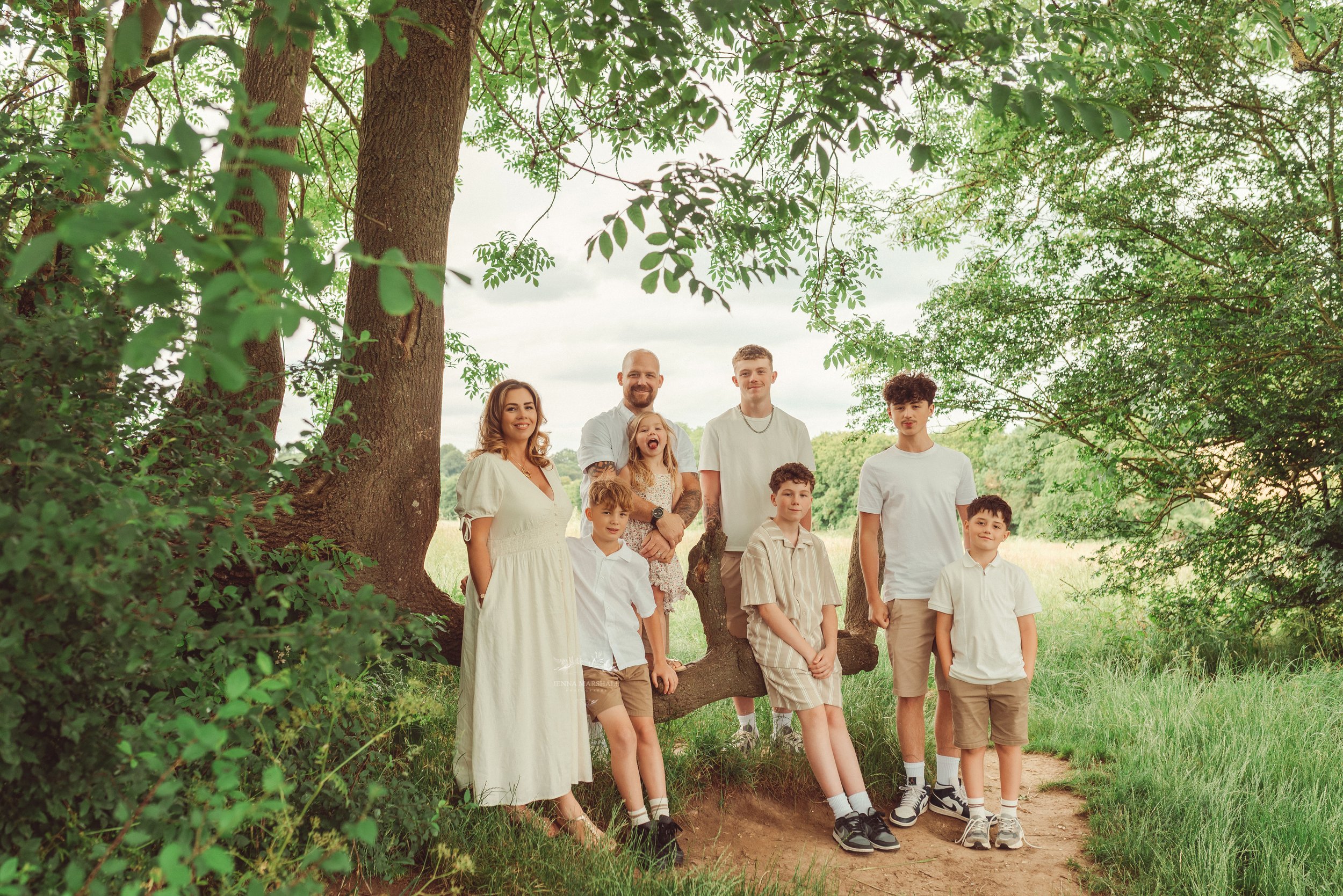 Frequently Asked Questions About Outdoor Family Photography (That Everyone Thinks But Doesn't Always Ask)