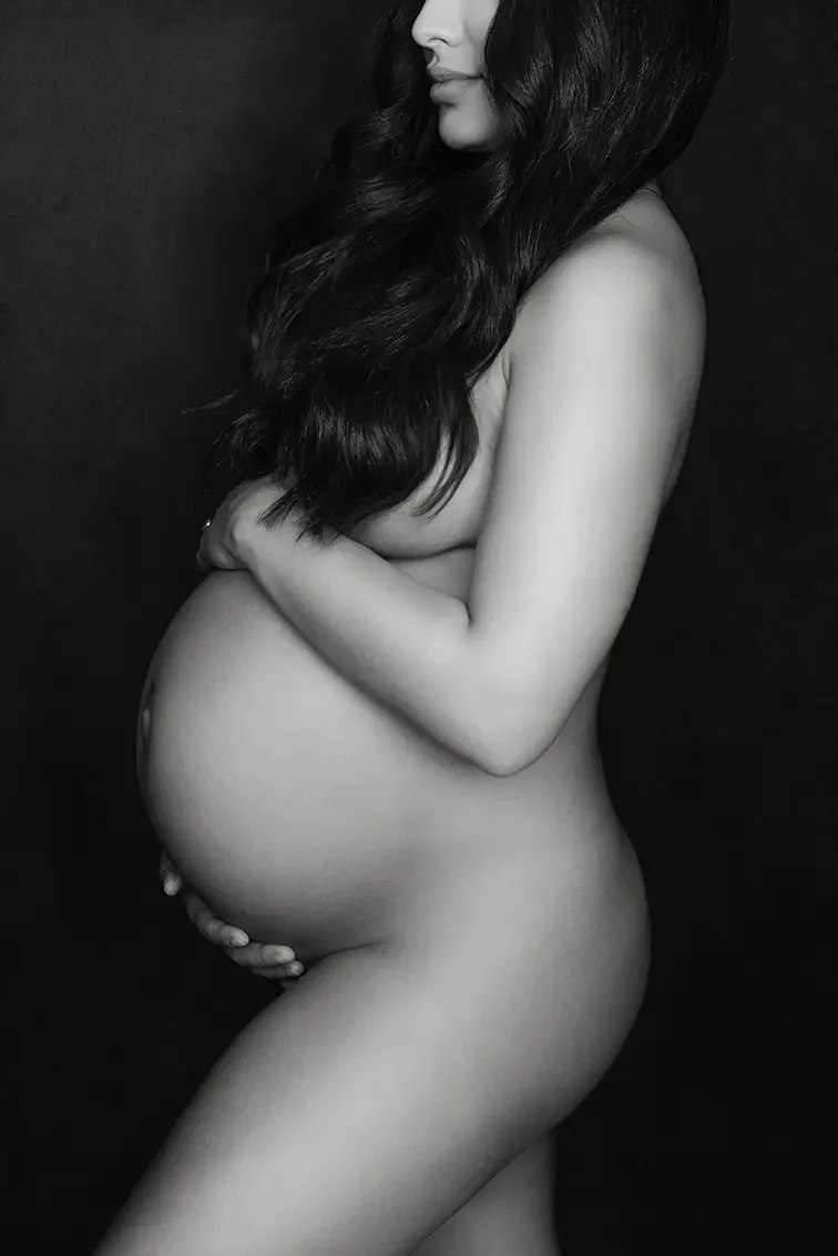 black and white portrait of baby bump in 9th month of new mommy portraits in kirkland