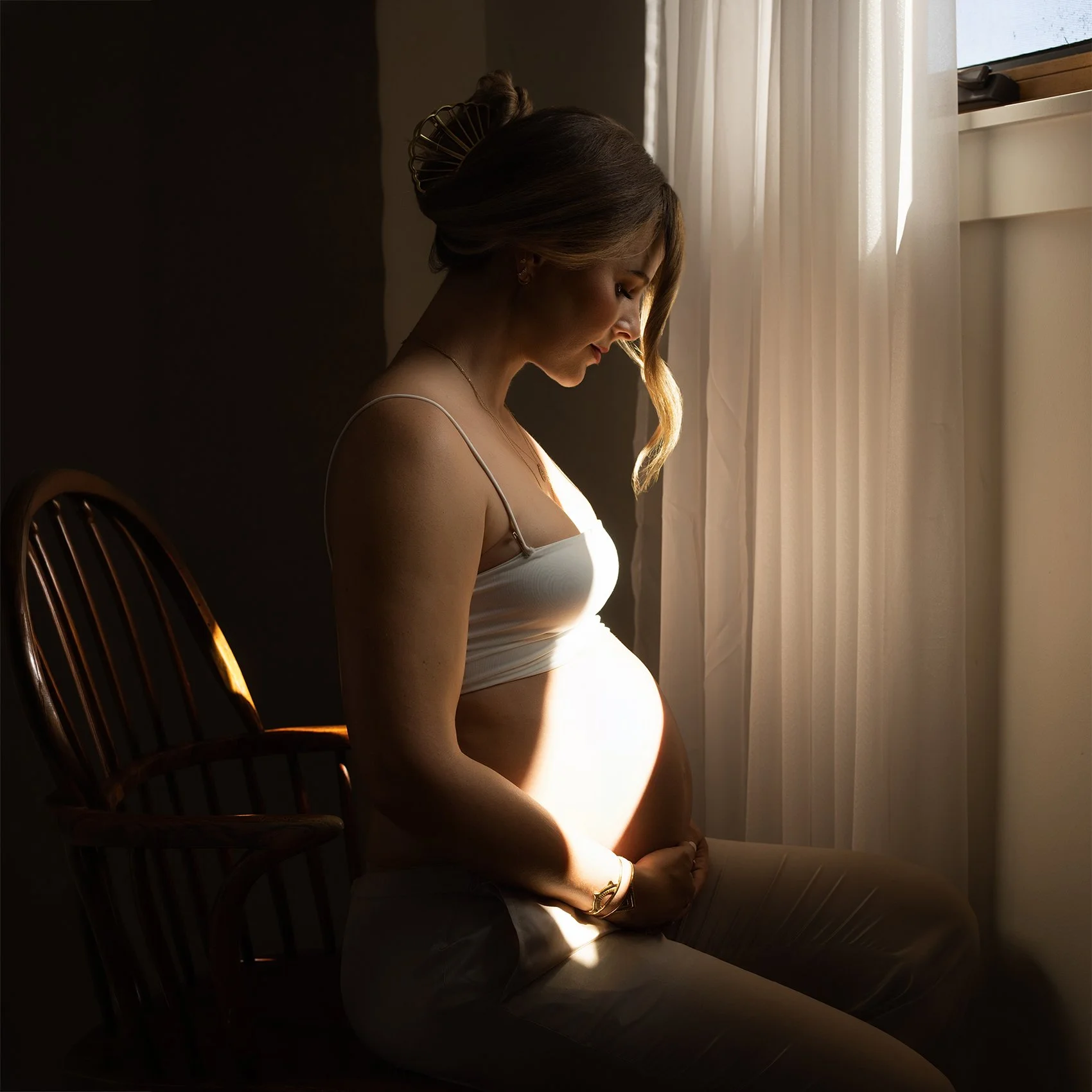 lifestyle natural maternity portraits near me in Seattle