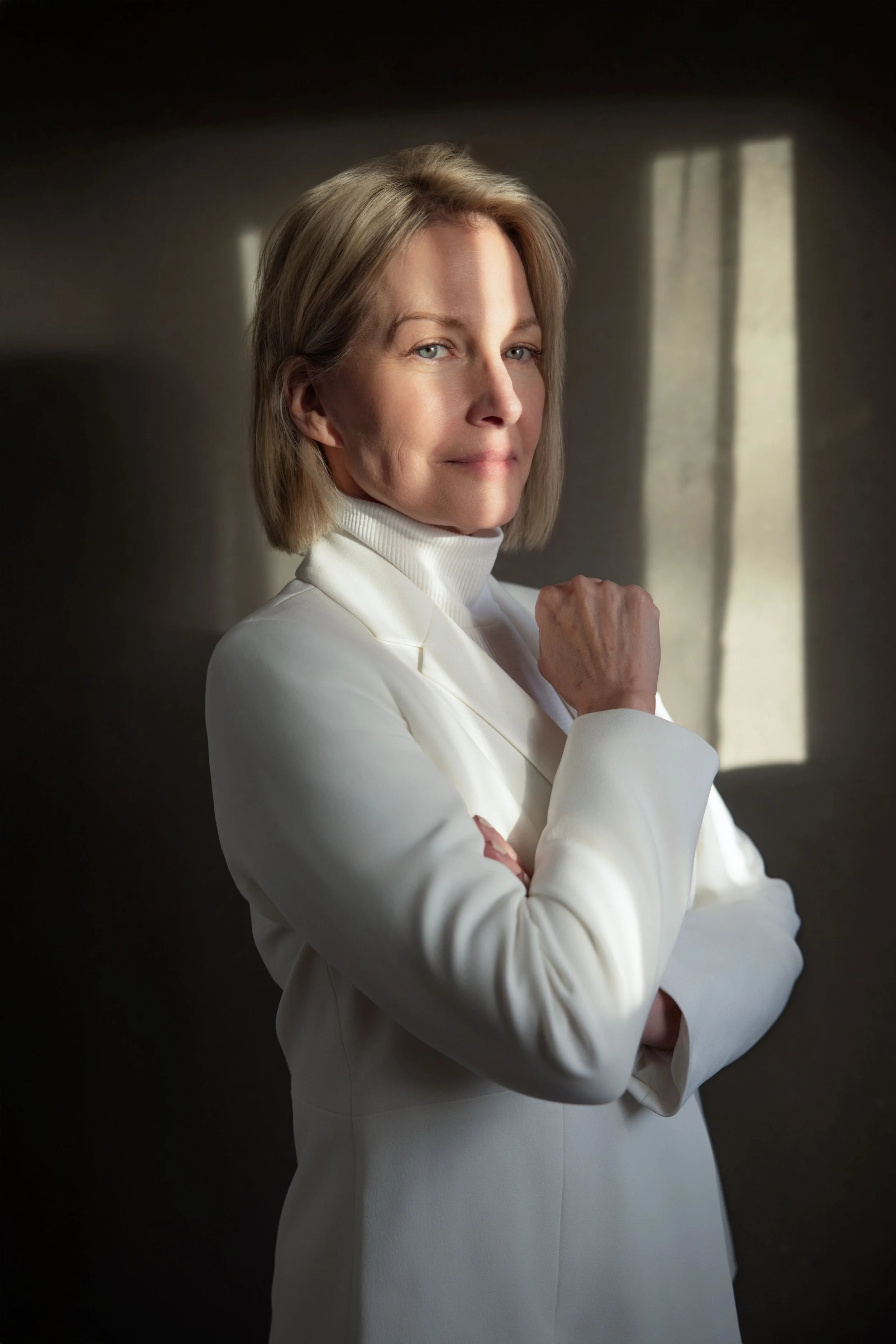 female author poses in a Kirkland studio with creative lighting