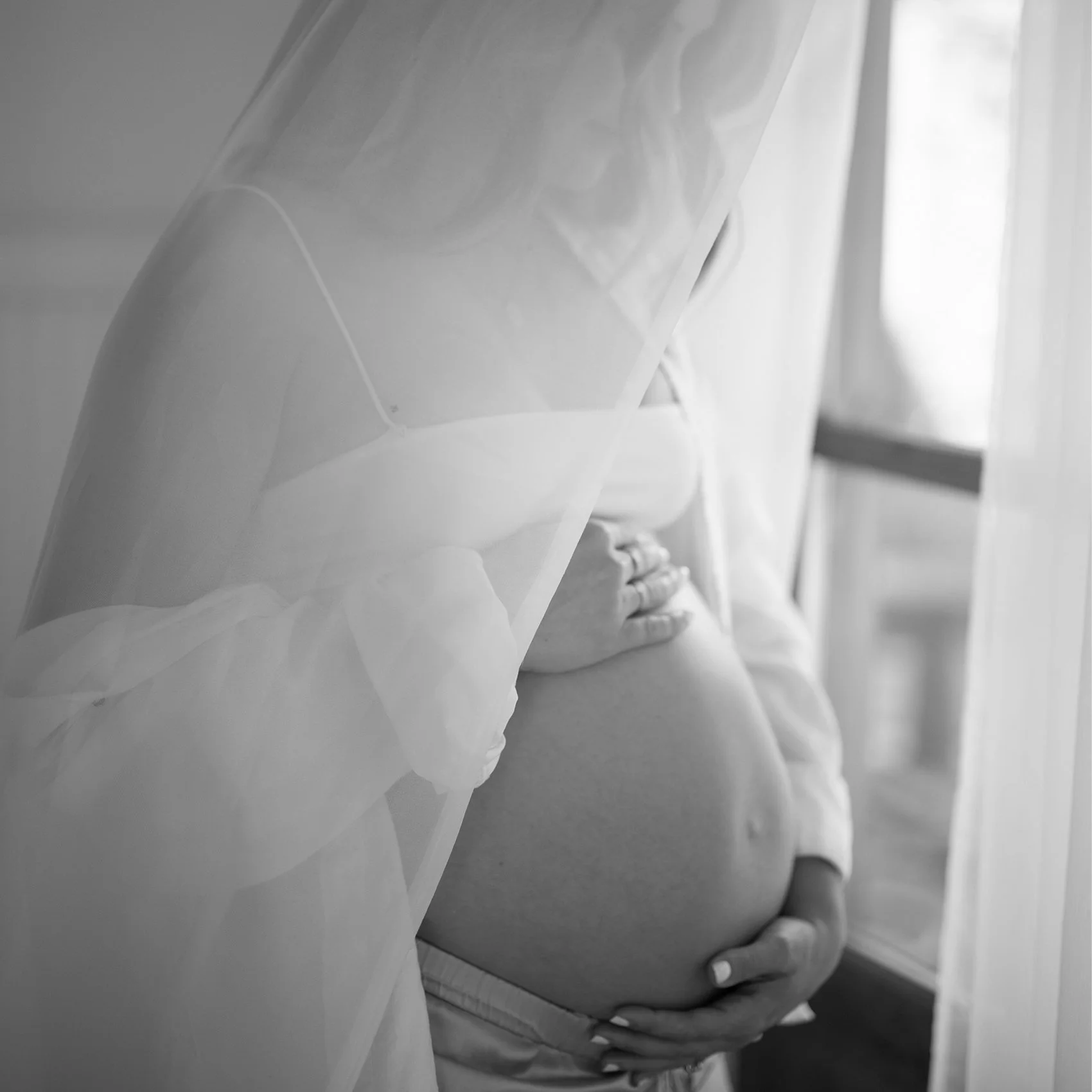 lifestyle natural maternity portraits near me in Redmond