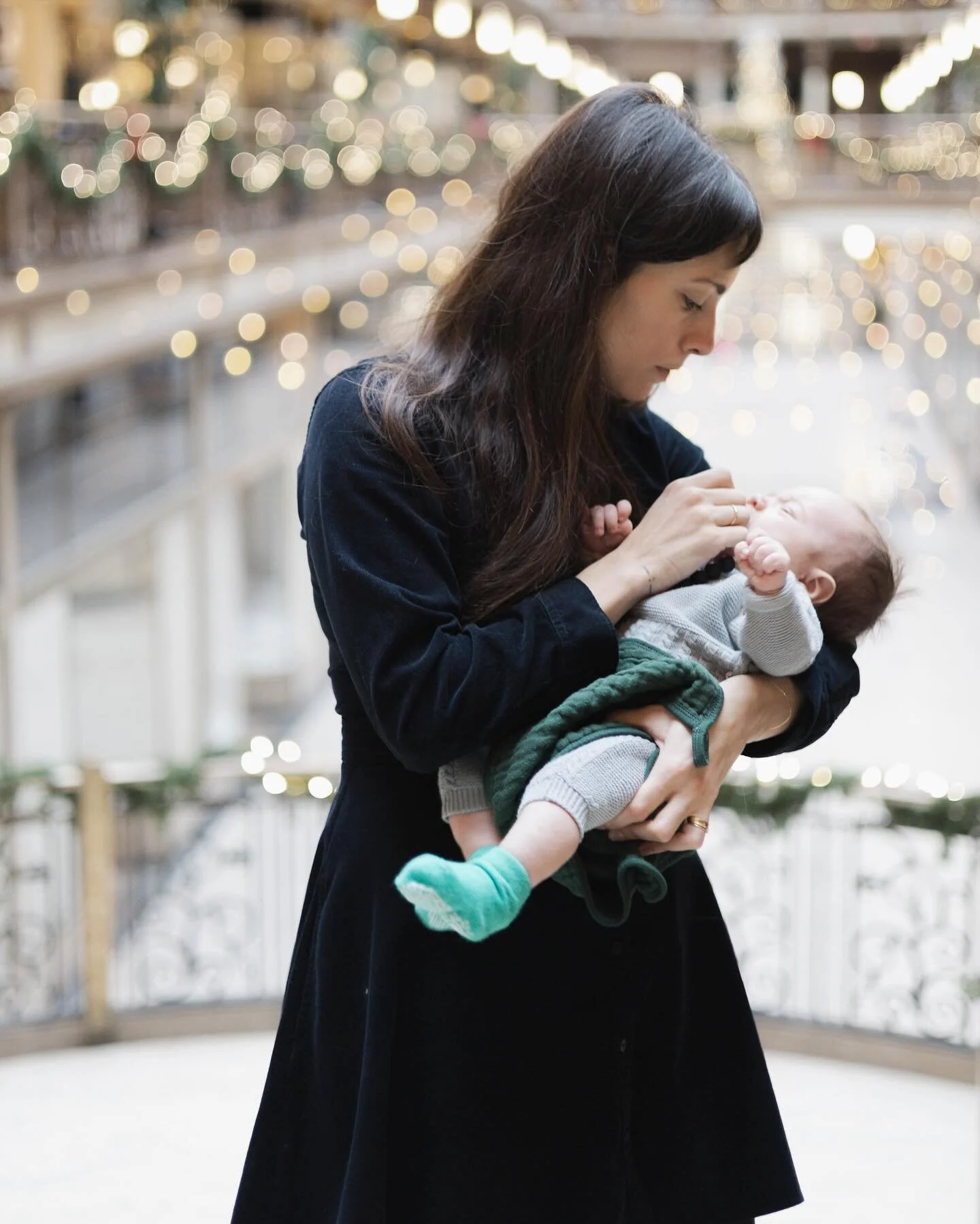 This was such a precious little baby and I loved being able to take photos of new parents! 
@clevelandarcade 
.
.
.
.
.
.
#clevelandphotographer #clevelandphotography #ohiophotographer #northeastohiophotographer #clevelandfamilyphotographer #familyph