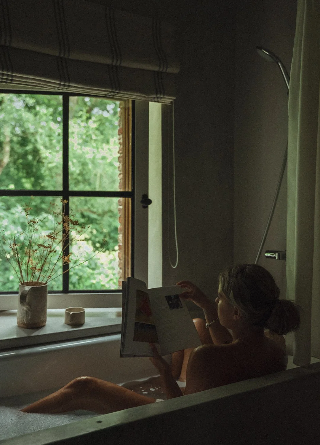 Moka-en-vanille-boutique-rental-bathroom-commercial-shoot.jpg
