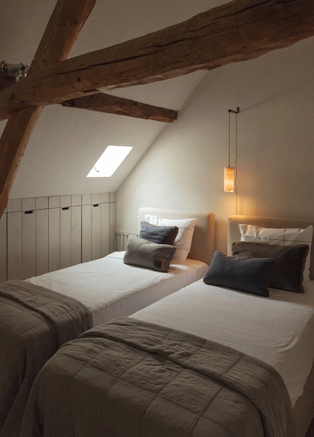 Moka-en-vanille-boutique-rental-shoots-room-beds.jpg