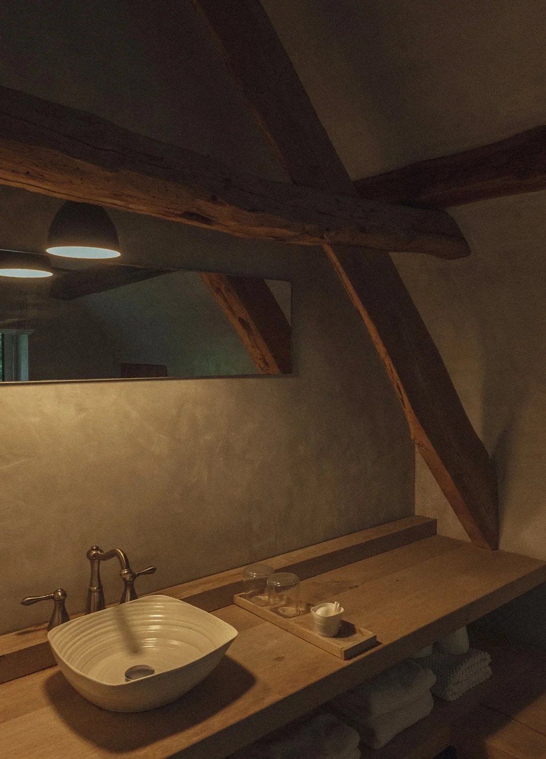 Moka-en-vanille-boutique-rental-ensuite-bathroom.jpg