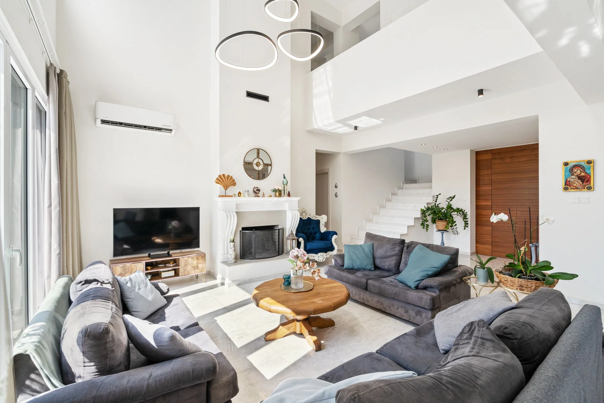 A7307840 - Full size.jpg