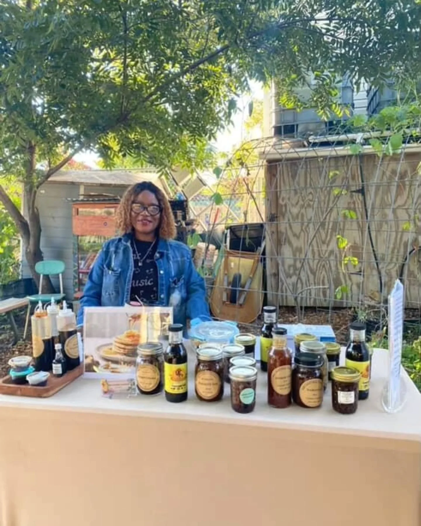 Thank you everyone for coming today! 
we had everything from frequency machines, herbal blends, ginger syrups and jams. Insightful remedies and medicine shared today at the rabbithole