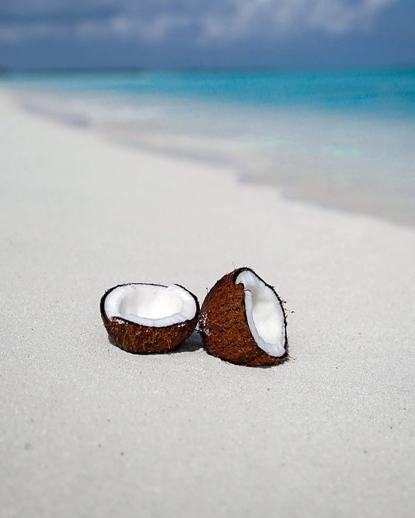 Dhiyaa hakuru is the traditional Maldivian sugar, made from coconut sap.
The process of making dhiyaa hakuru begins with the raiveriyaa or toddy tapper, who draws the sap from the coconut palm. The stem is trimmed to let the sap leak out. Once enough