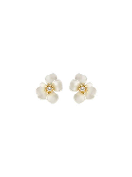 Boucles d'oreilles en forme de fleurs blanches avec des centres dorés et des perles blanches.