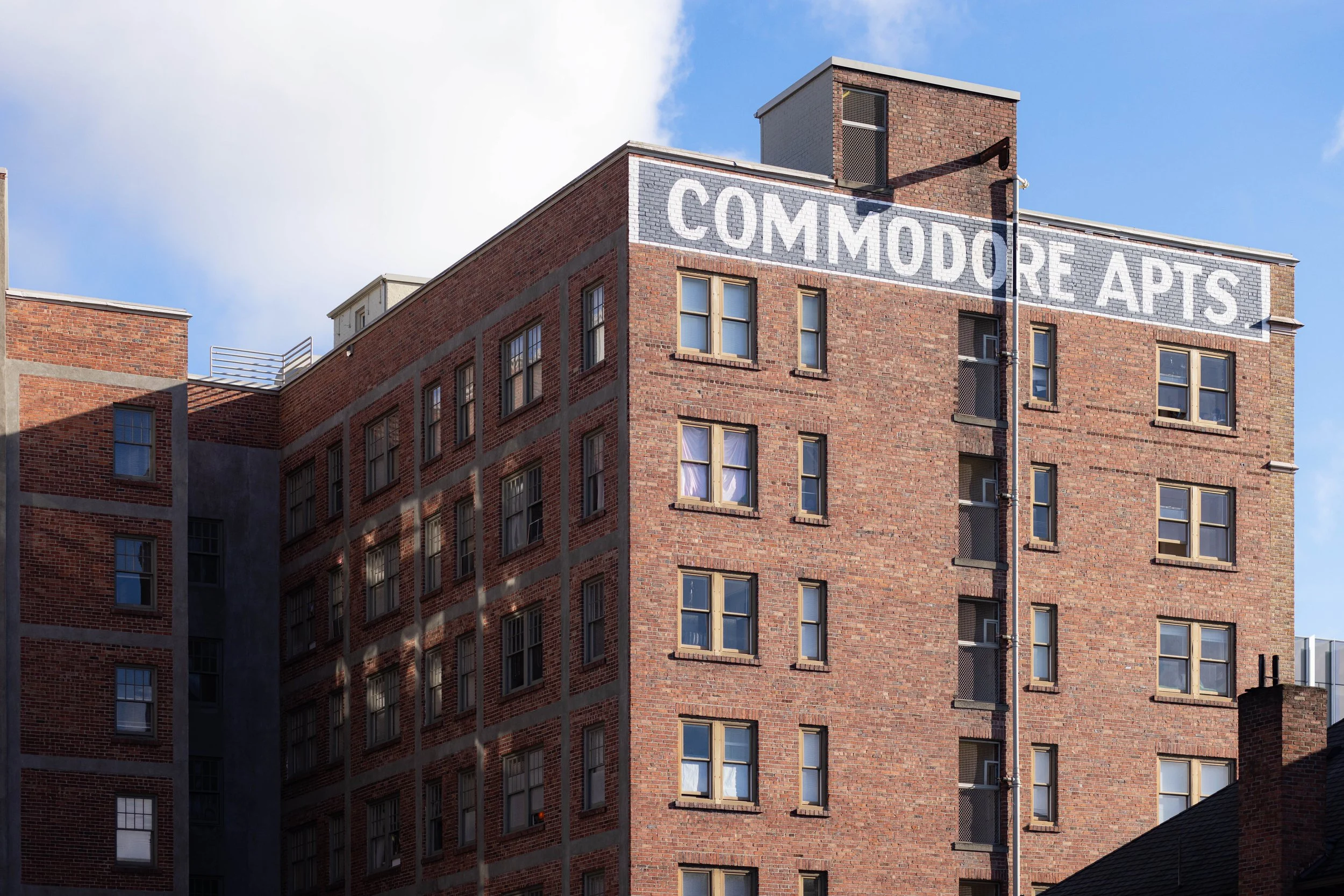 CommodoreApts001.jpg