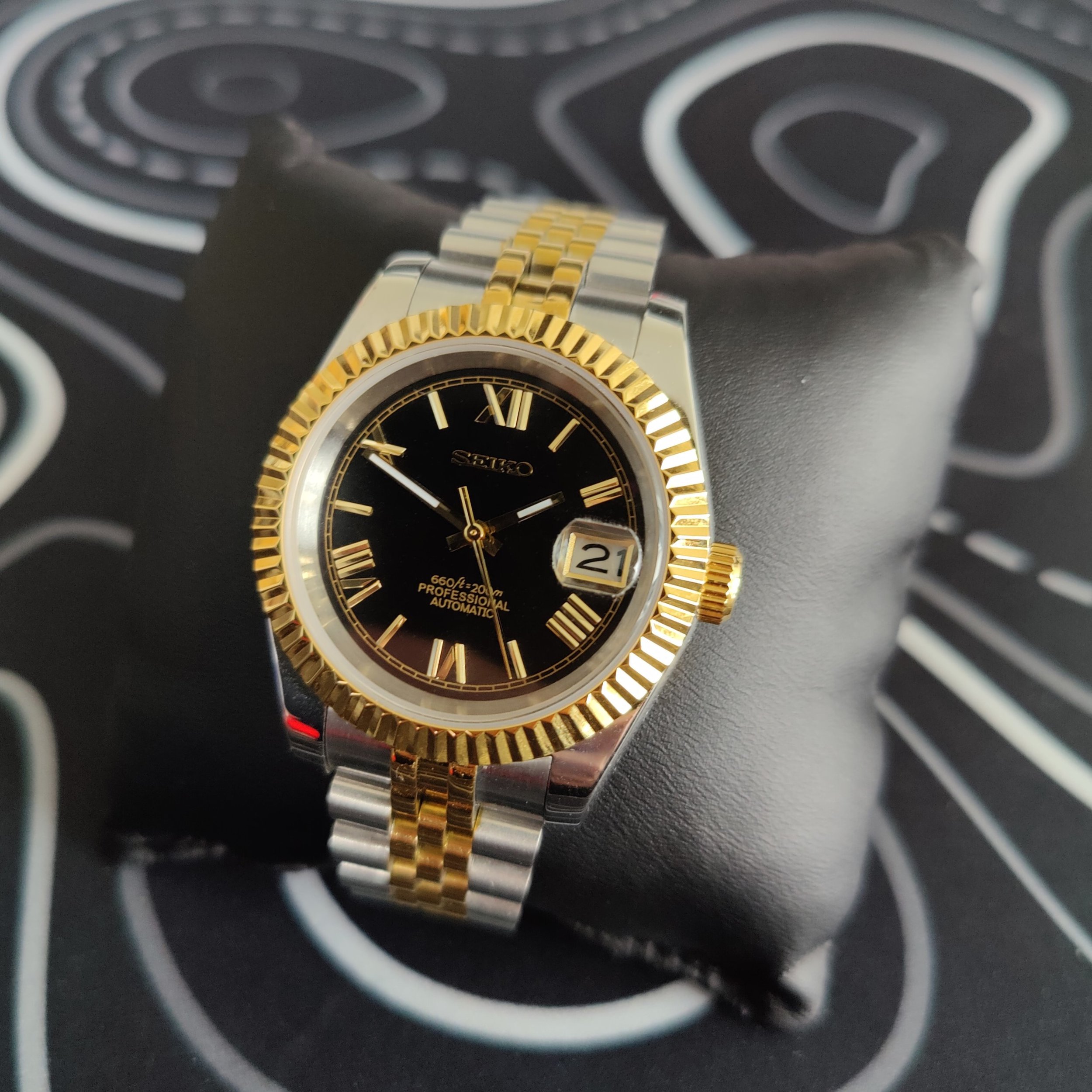 Seiko Mod Datejust Gold/Black Second Angle