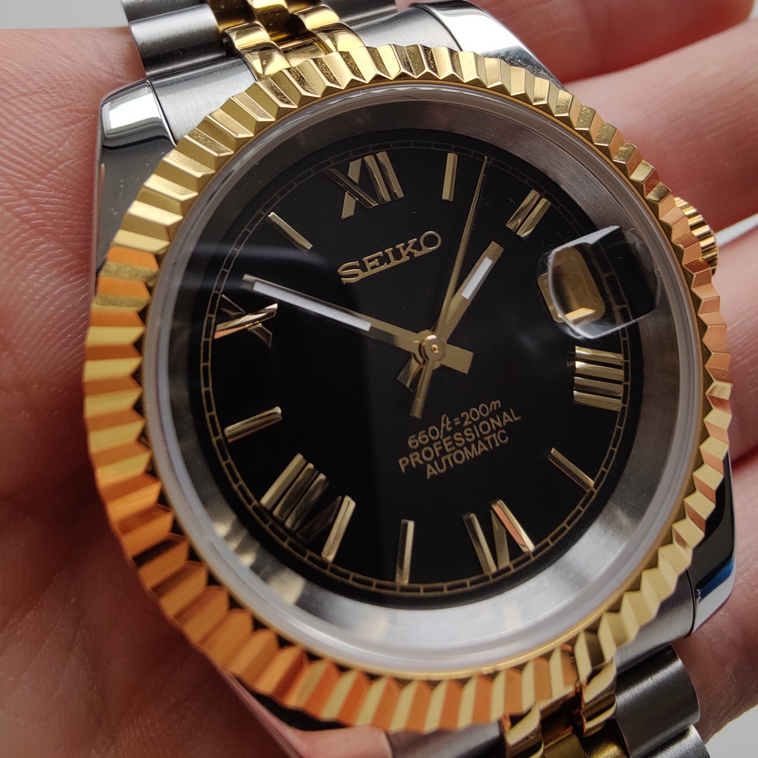 Seiko Mod Datejust Gold/Black Close Up