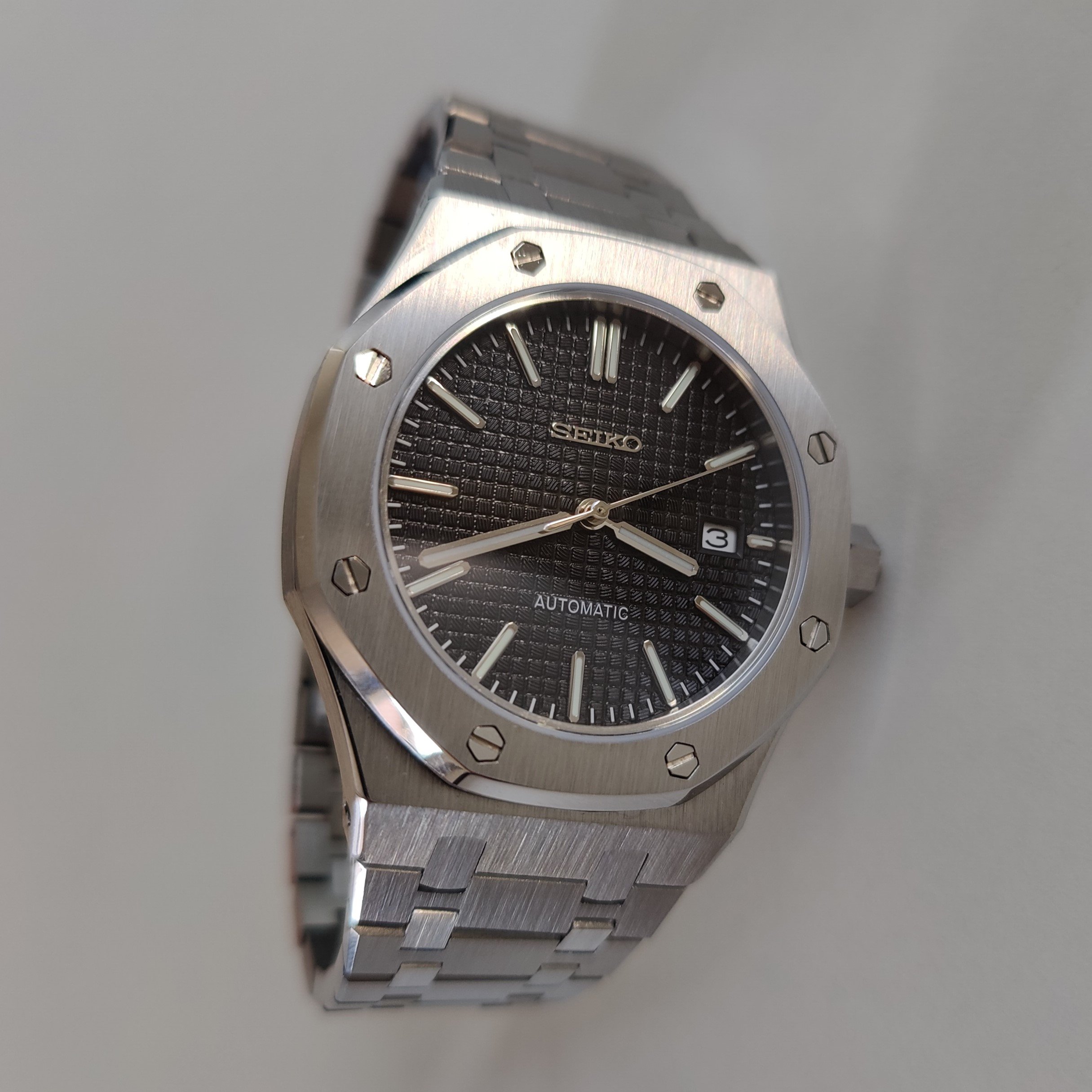 Seiko Mod Oak Black Main Showcase