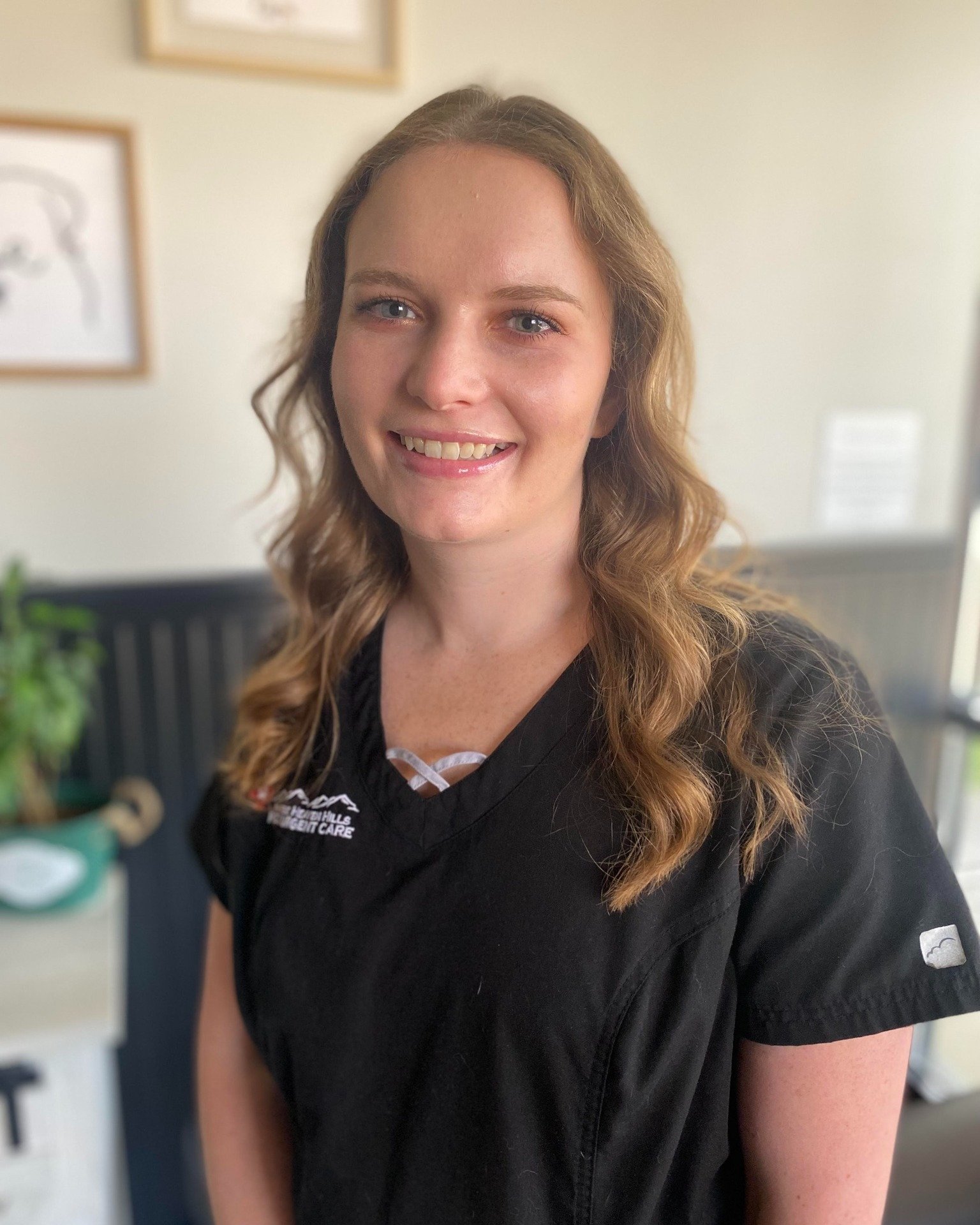 🌟 Introducing our outstanding Staff Member of the Week, Lauren! 🌟 As a Licensed Veterinary Technician (LVT), she's the heartbeat of our urgent care team, working tirelessly to ensure the well-being of our furry patients. 🩺💕

Lauren's kindness kno