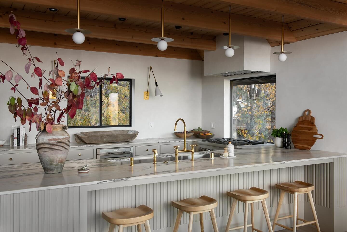 The kitchen at Raven. I labored over whether to do a peninsula kitchen (it&rsquo;s not my favorite layout - ahem @kms_137 🤣). But in this home, it just felt right. As someone who cooks almost every night of the week, getting the kitchen right is alw