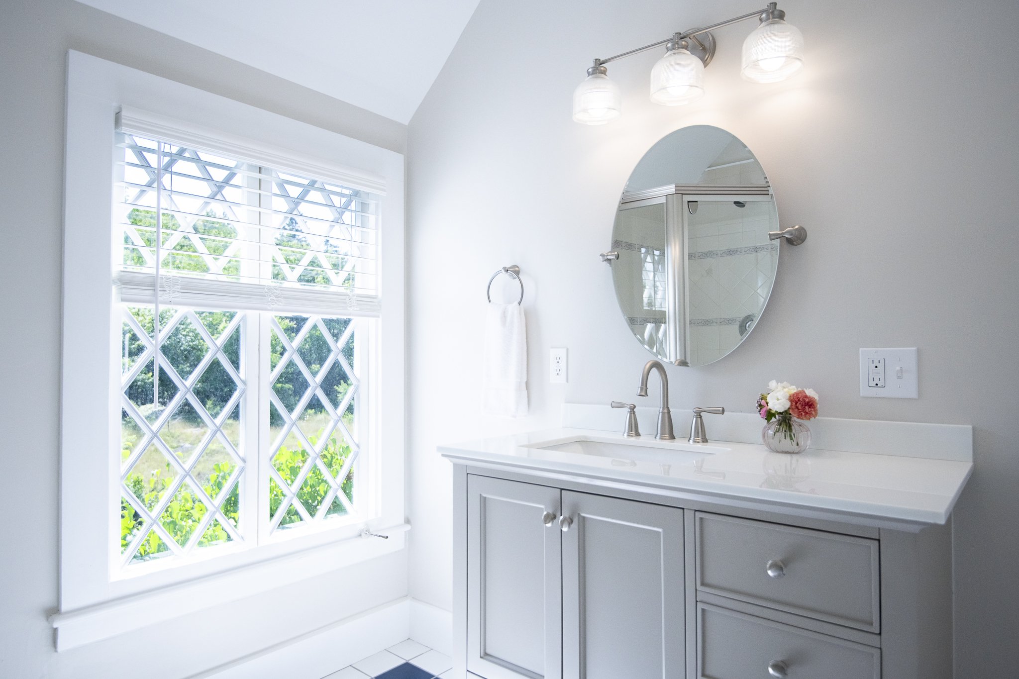 Cleftstone Inn_Room 14 Bathroom 1.jpg