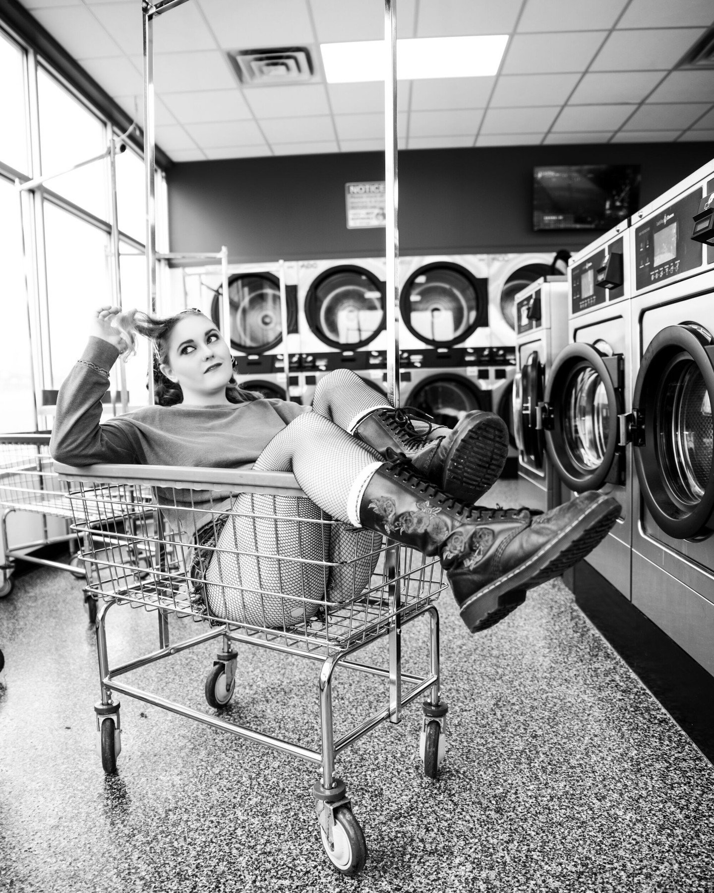 Can we start a movement to bring 90's grunge back?! 

Please!!!

#laundromatphotoshoot #indianaphotographer #illinoisphotographer