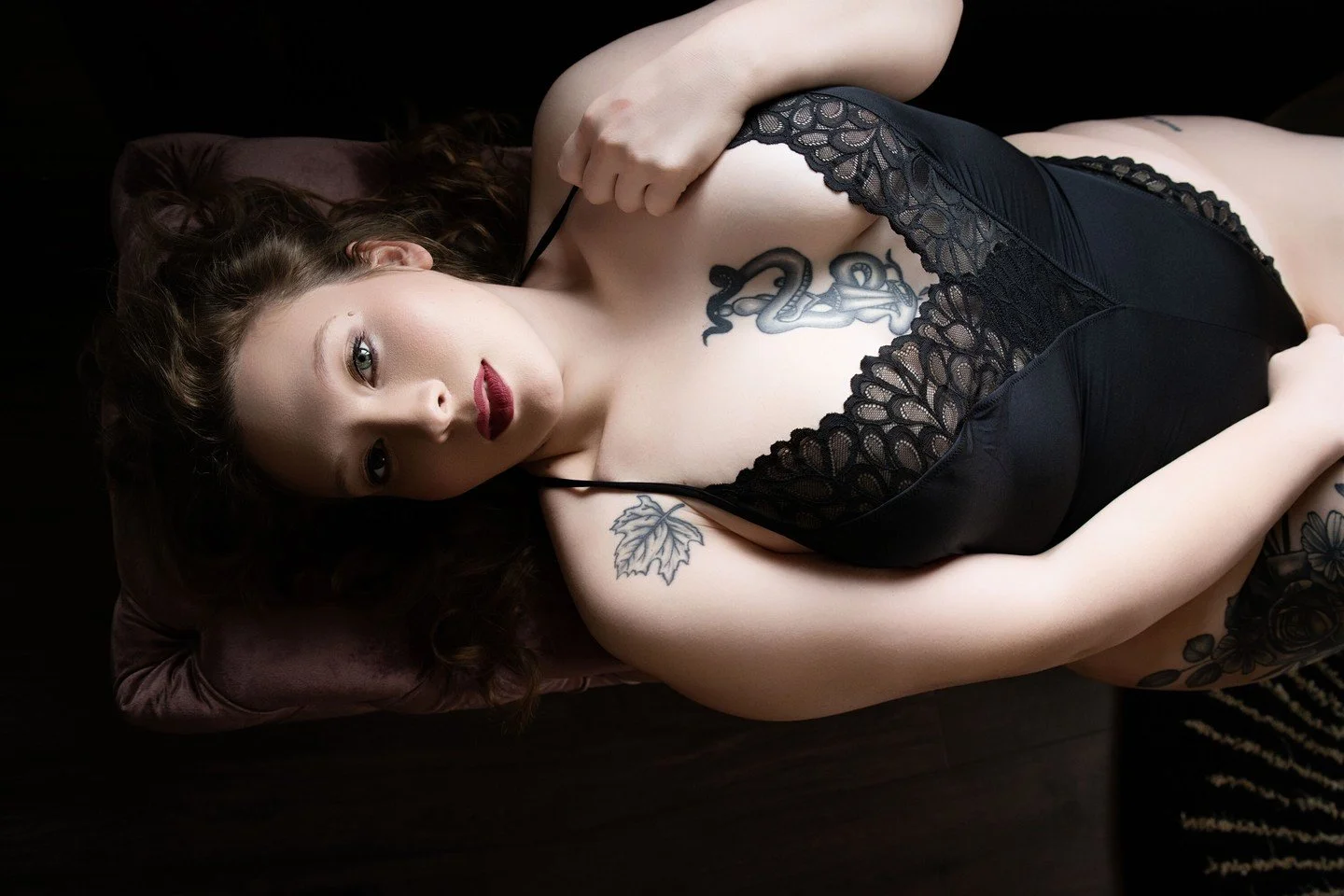 You&rsquo;ve been thinking about it&hellip;
&hellip;stalking my page&hellip;
&hellip;saving posts&hellip;

At this point, just book it 😌

https://www.saramonroestudios.com/contact

#boudoirphotography #boudoirphotographer #confidenceboost #selflove 