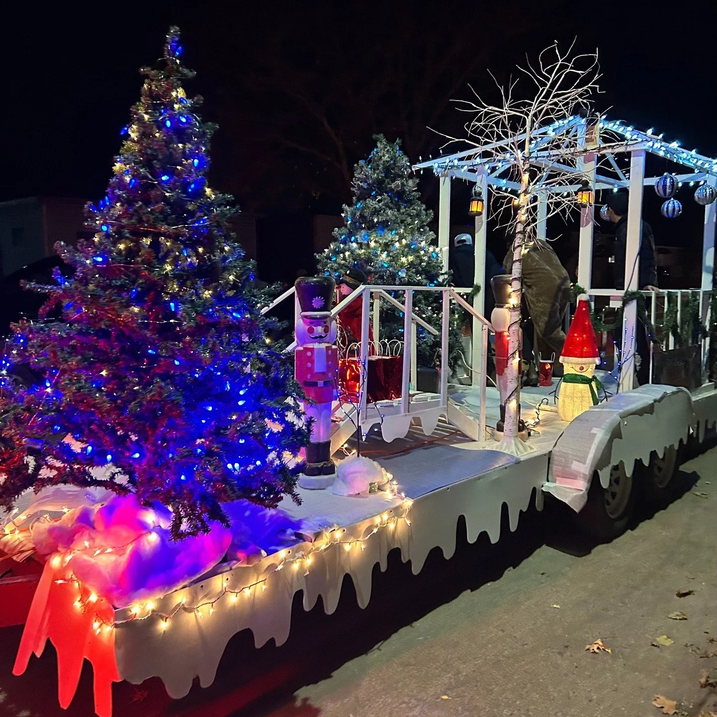 On Friday we took part in the Chatham-Kent Santa Clause Parade! It was a wonderful night with the community spreading some holiday cheer! 🎄⛄️🎅