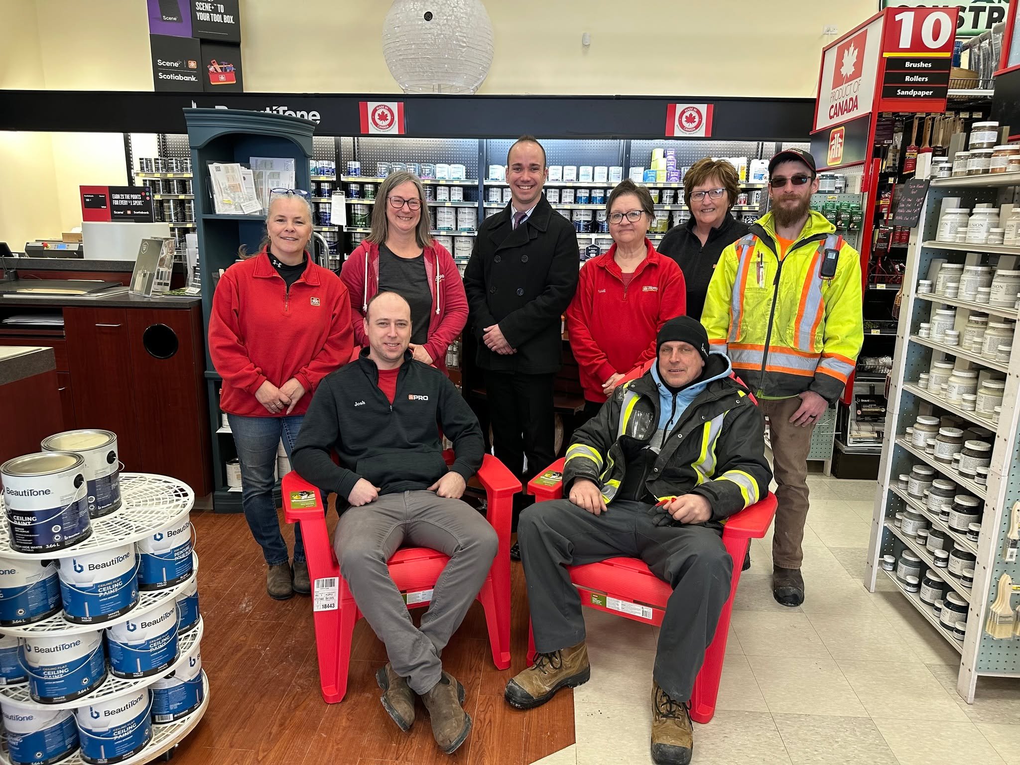 LumberJack Home Hardware in Dresden is a sponsor for the 2026 Chatham-Kent Crime Stoppers Golf Tournament! They have supplied a generous prize donation. Featured in the photo is Melissa Goetz, Sarah Pumfrey (Store Owner), Deb Miller, Heidi Marchand, 