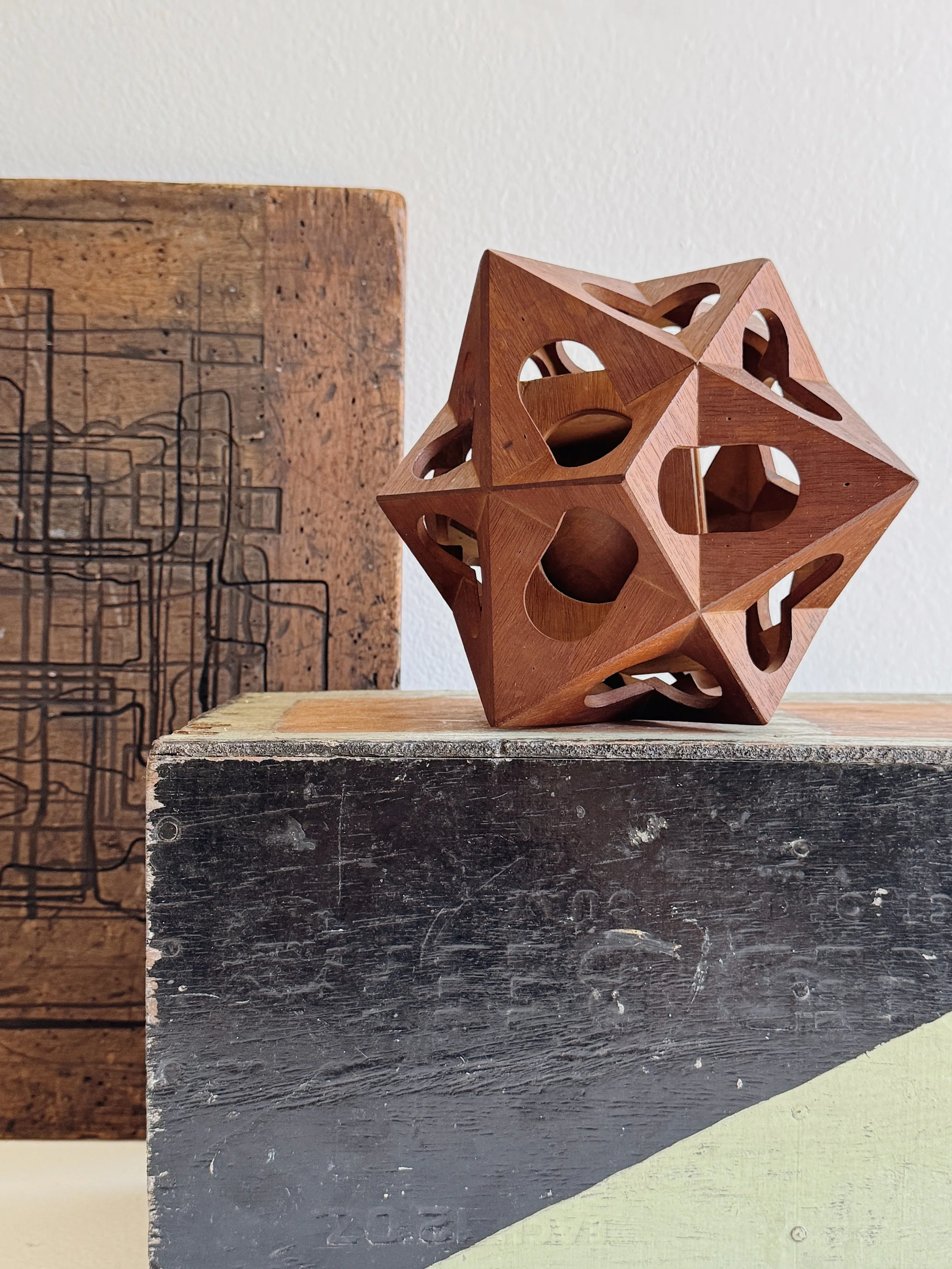 Intricate Geometric Trapped Ball Carving