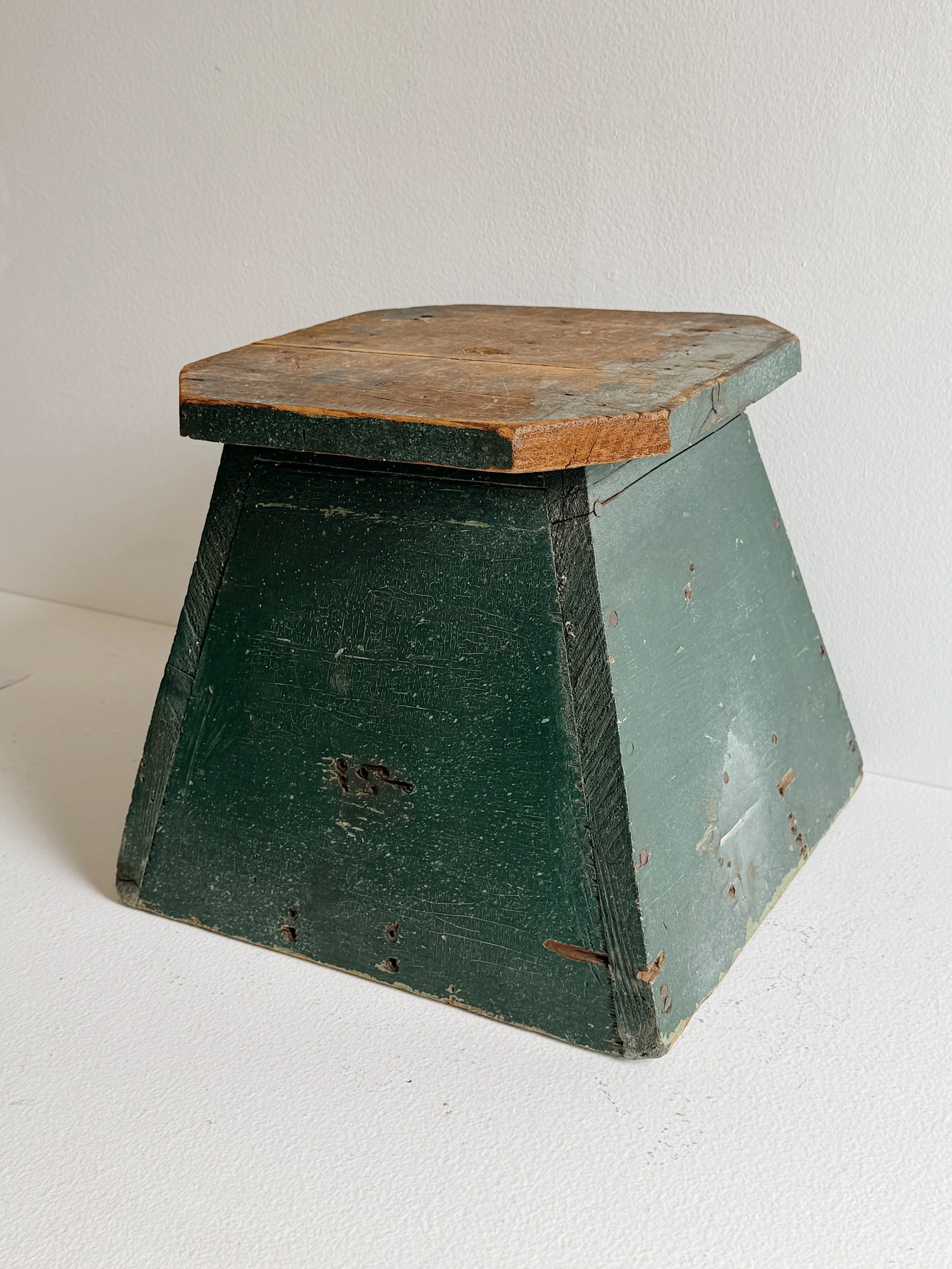 Vintage American Primitive Painted Step Stool Riser