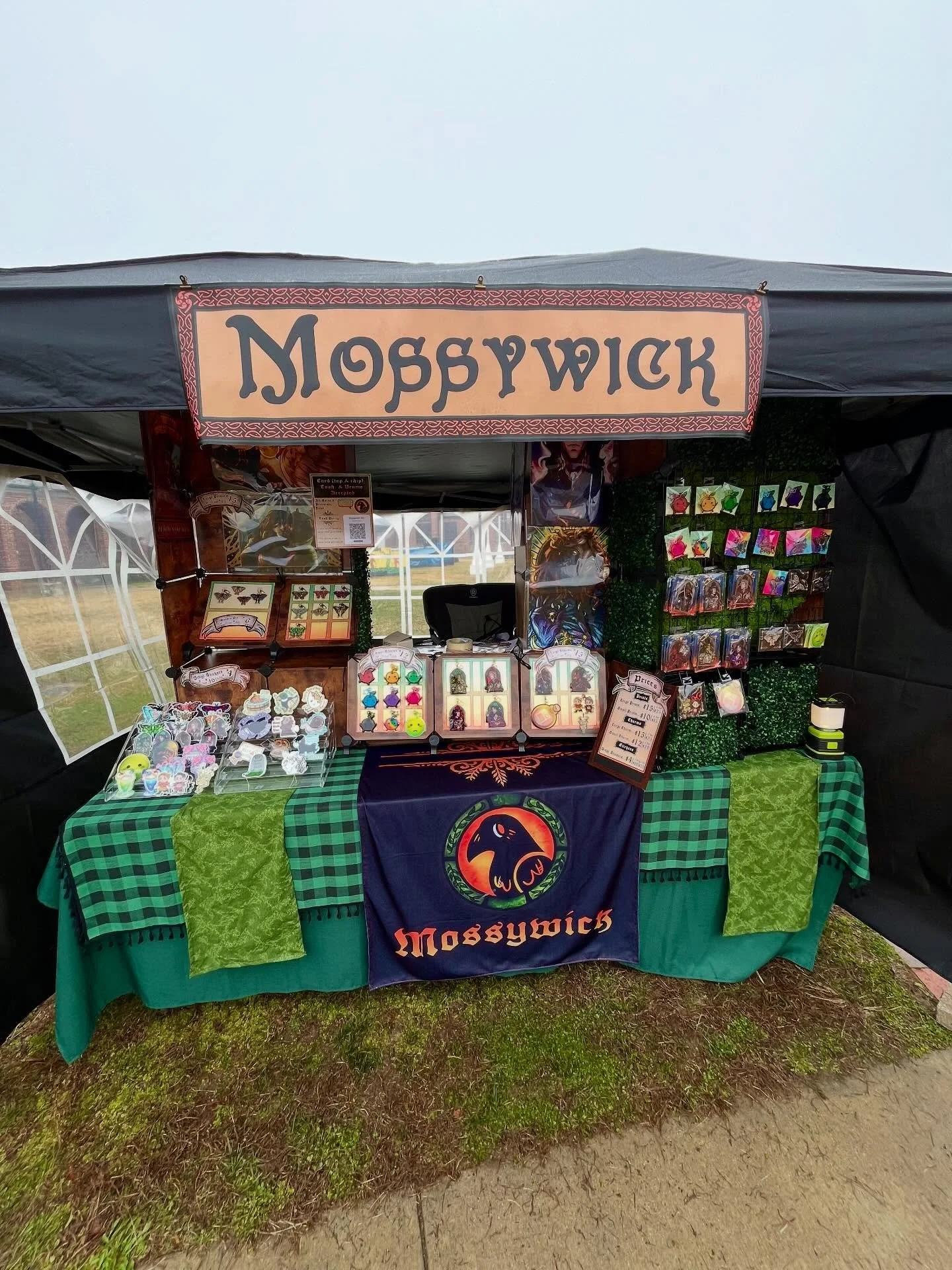 ComicWorx!!! :D First time with a tent &amp; 8ft table set up!

Thank you @workhouseevents for a great time this weekend! Had a wonderful time meeting and chatting with everyone!!

Shout out to the crows and fog for adding a bit of extra whimsy to my
