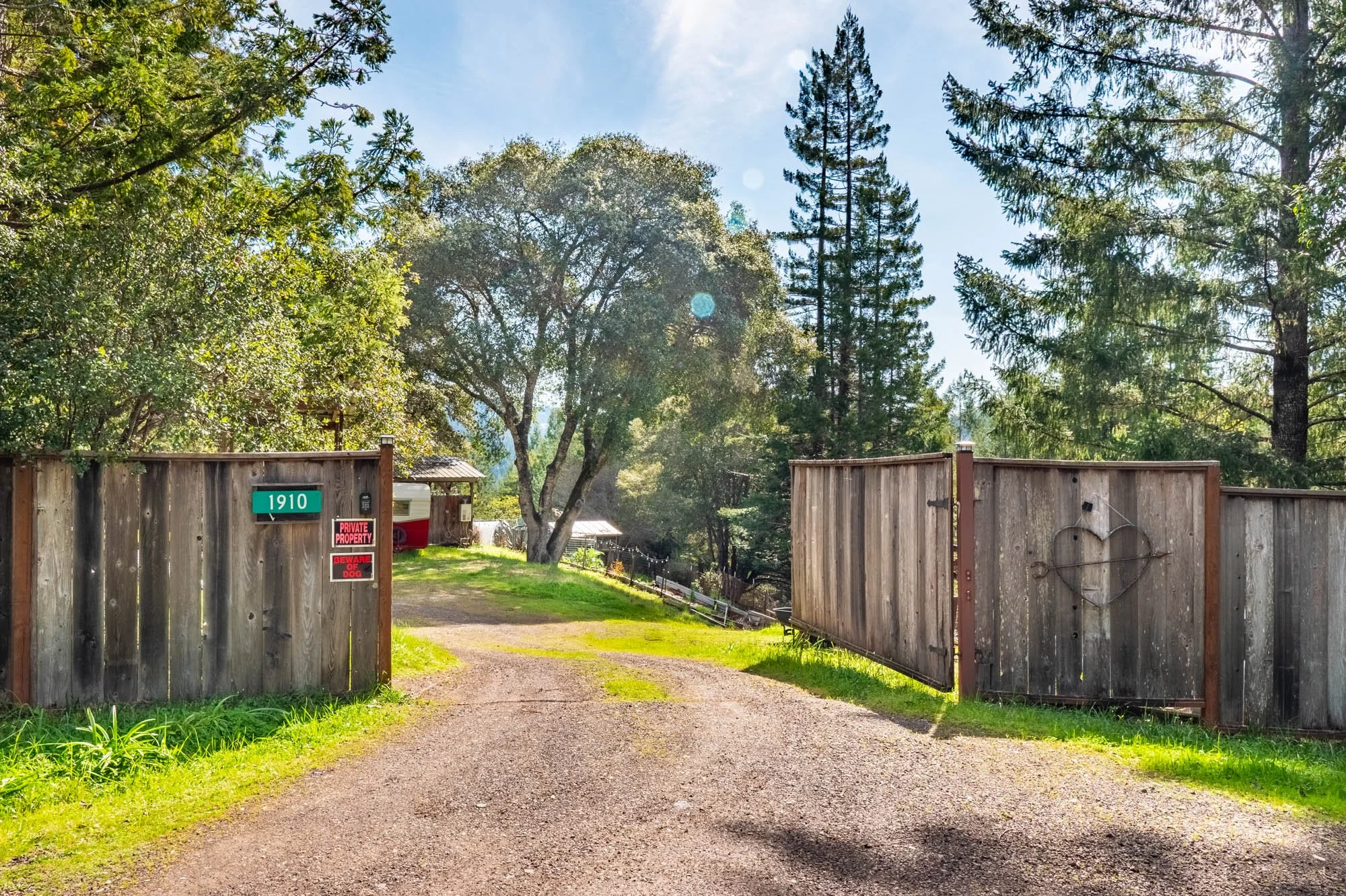 1910 Charoliase Dr-171.jpg