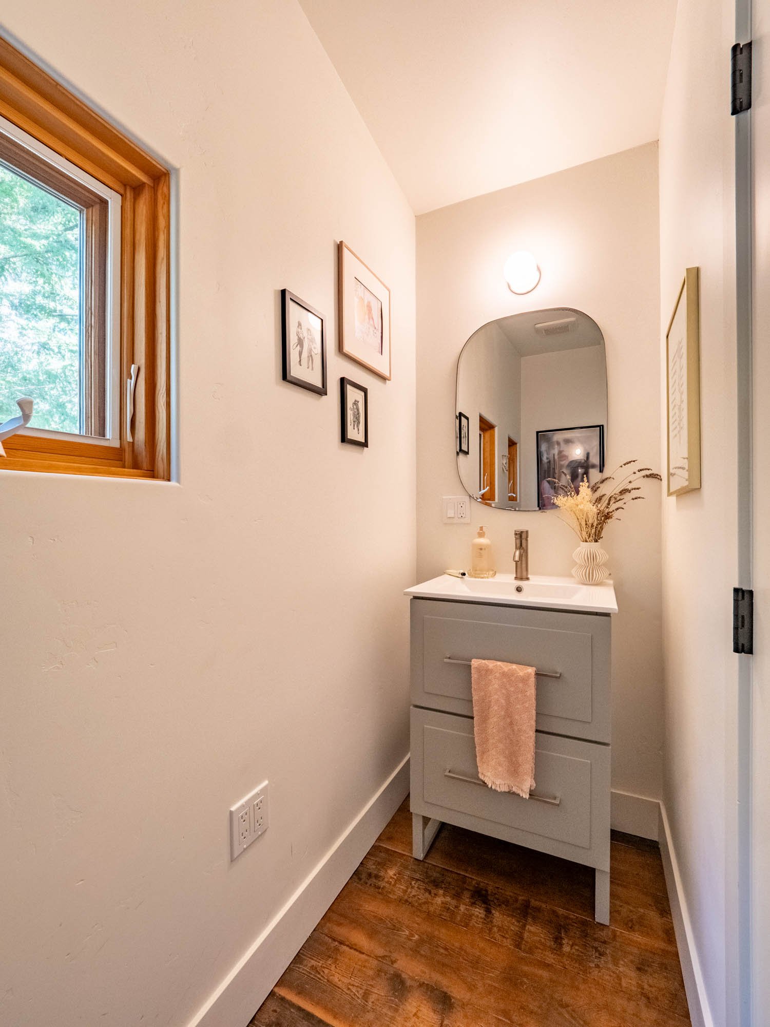 1910 Charoliase Dr-124.jpg