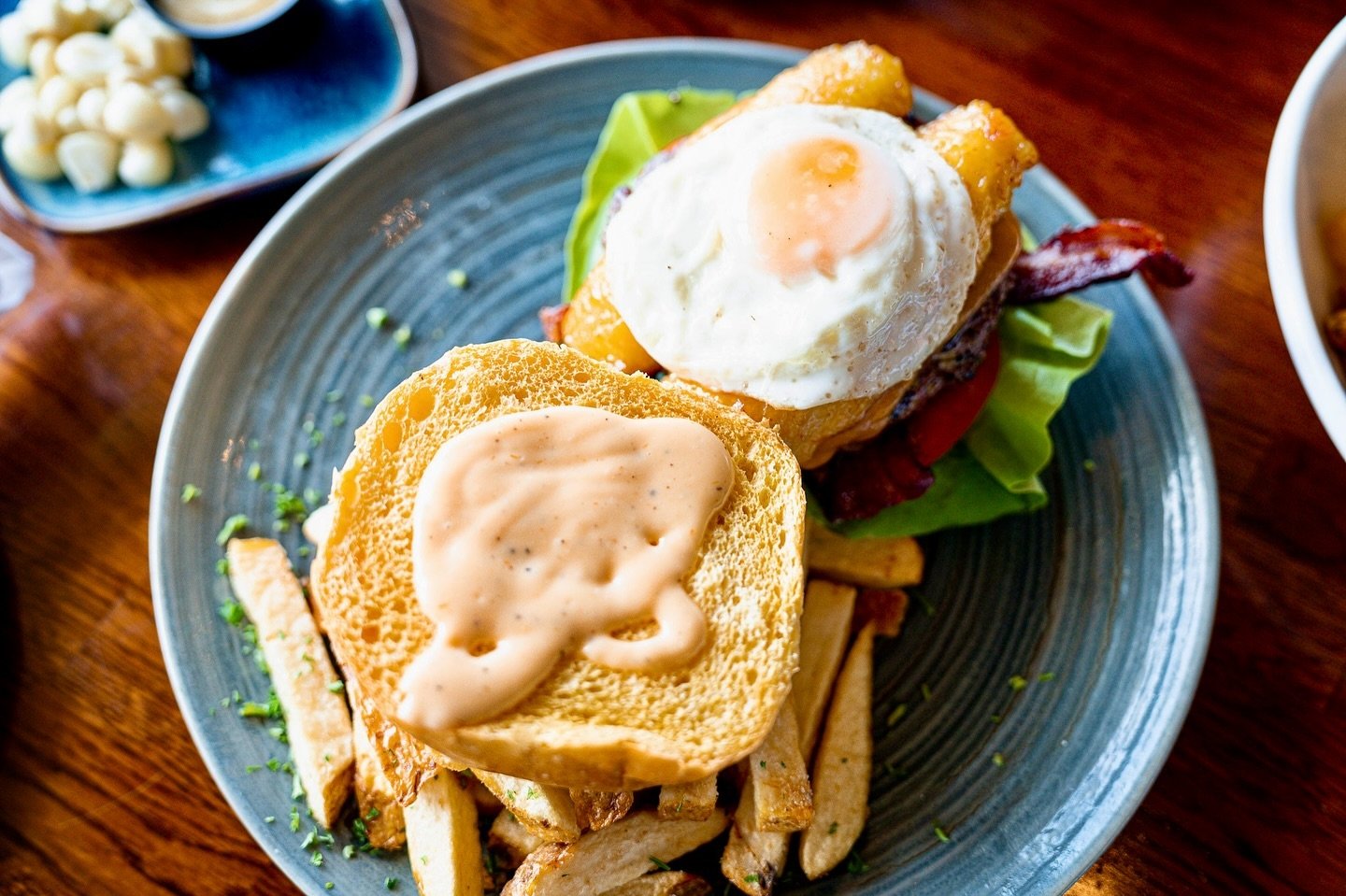 Ok but have you tried our Puerto burger? The egg and the plantain make it extra 🔥🔥 &mdash;and it&rsquo;s perfect for lunch or dinner! 😍

Try it this week, Wednesday to Sunday for lunch or dinner! ✨ Reserve your spot today!
.
.
.
#BurgerLover #Burg