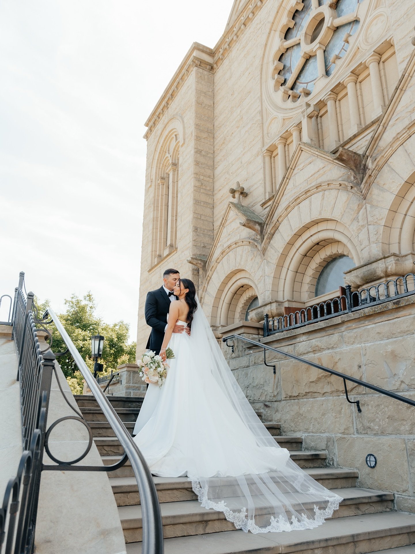 E &amp; J&rsquo;s wedding was everything and then some ✨

Vendor team: 
Planner: @rhymeandreasonevents
DJ: @vciaudio 
Photobooth: @boisefunbox 
Photo: @lauren.rosephotography 
Florist: @bouquetlavie 
Reception/Catering/Bar: @hotelrenegade 
Transporta