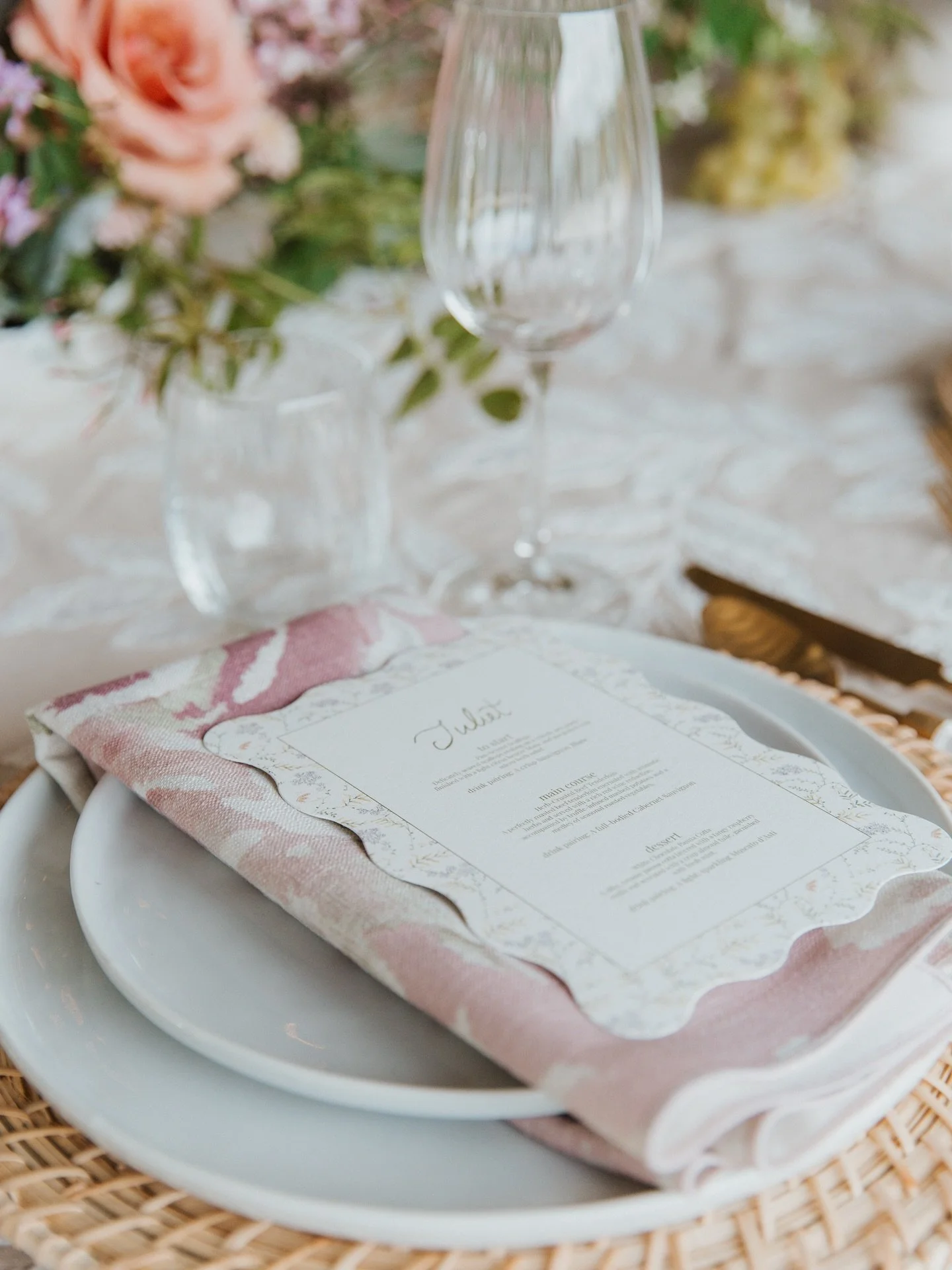 A moment for these beautiful paper goods @wildberrypaperstudio 

Vendor Team:
Planner:&nbsp;@rhymeandreasonevents
Florist:&nbsp;@soulflowerdesignstudio
Photographer:&nbsp;@lexiecphoto
Videographer:&nbsp;@lilymariefilms
Stationary:&nbsp;@wildberrypape