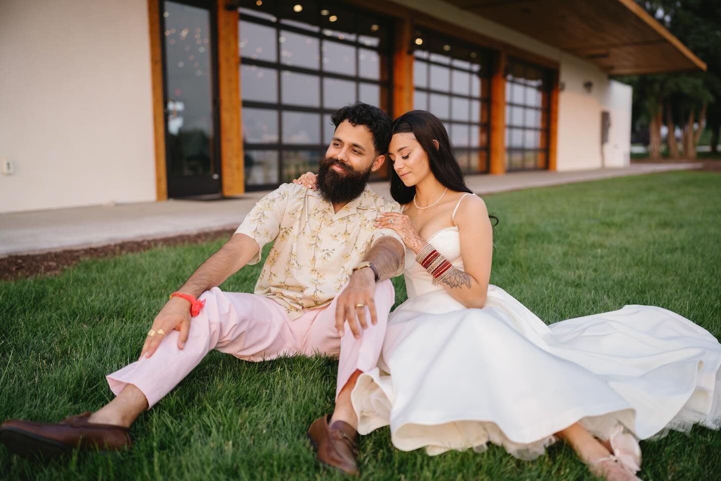 Beautifully captured moments by @lalin.camera ✨

Vendor team: 
Planner: @rhymeandreasonevents 
Photo/video: @lalin.camera @mbdash.production
2nd shooters: @korieparephoto @fha.photo
DJ: @djdavesmobilediscjockey 
Venue: @deerflatranch 
Breakfast/dinne
